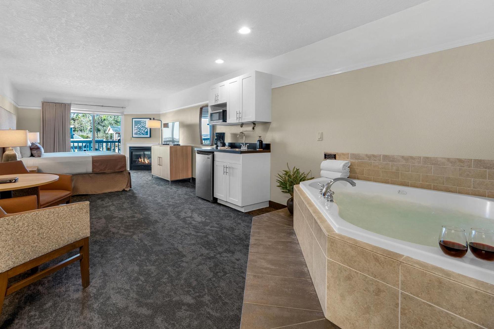 King Suite Whirlpool Adults Only