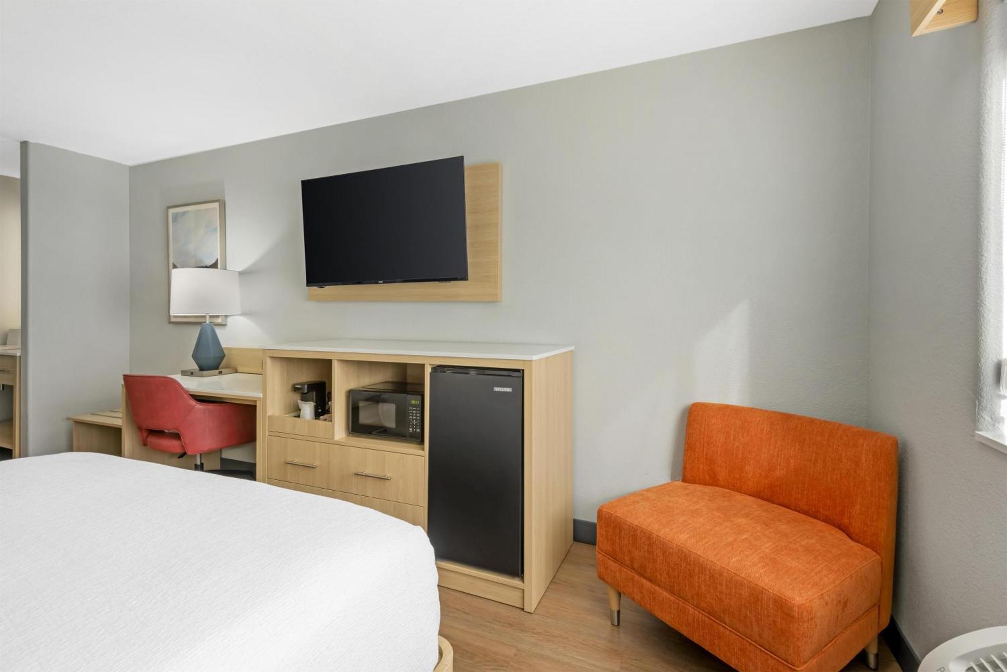 Pet Friendly Room Two Queen Beds Walk Shower Non-Smoking