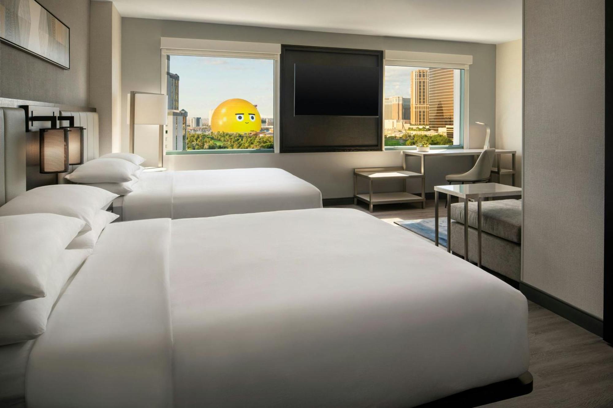 Guest room 2 Queen Sphere view