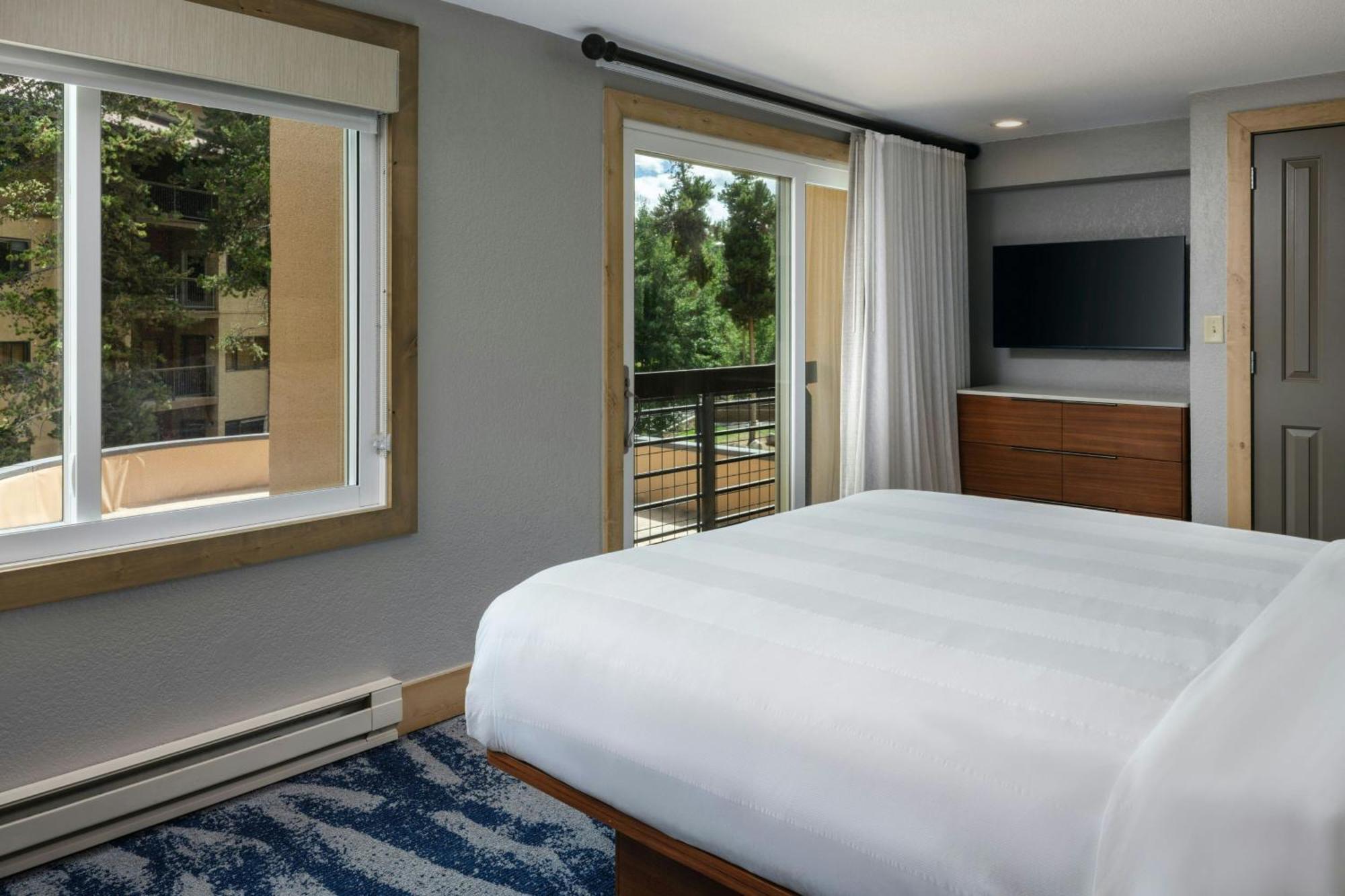 One-Bedroom Villa Balcony Whirlpool
