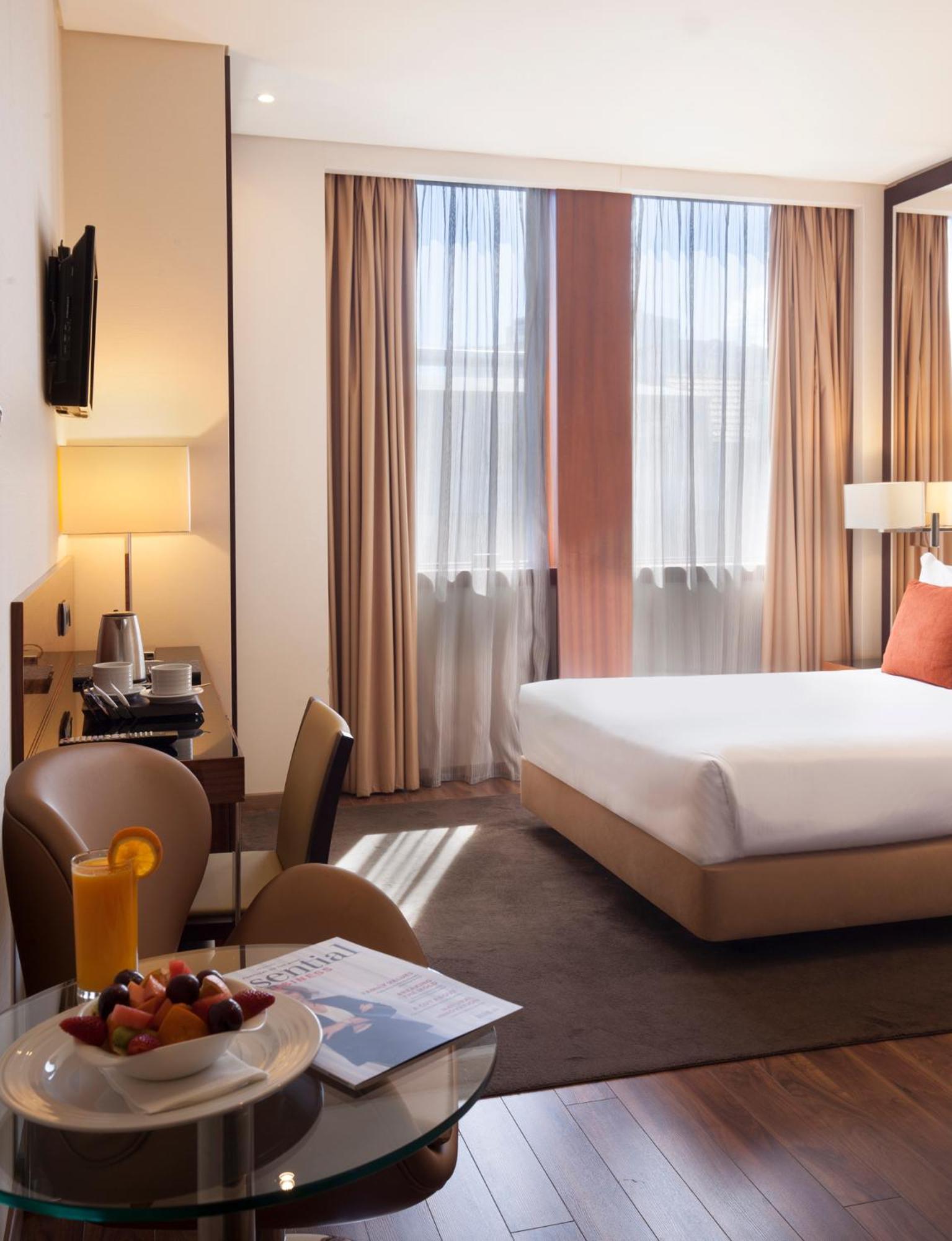 Deluxe Double Room Avenue View