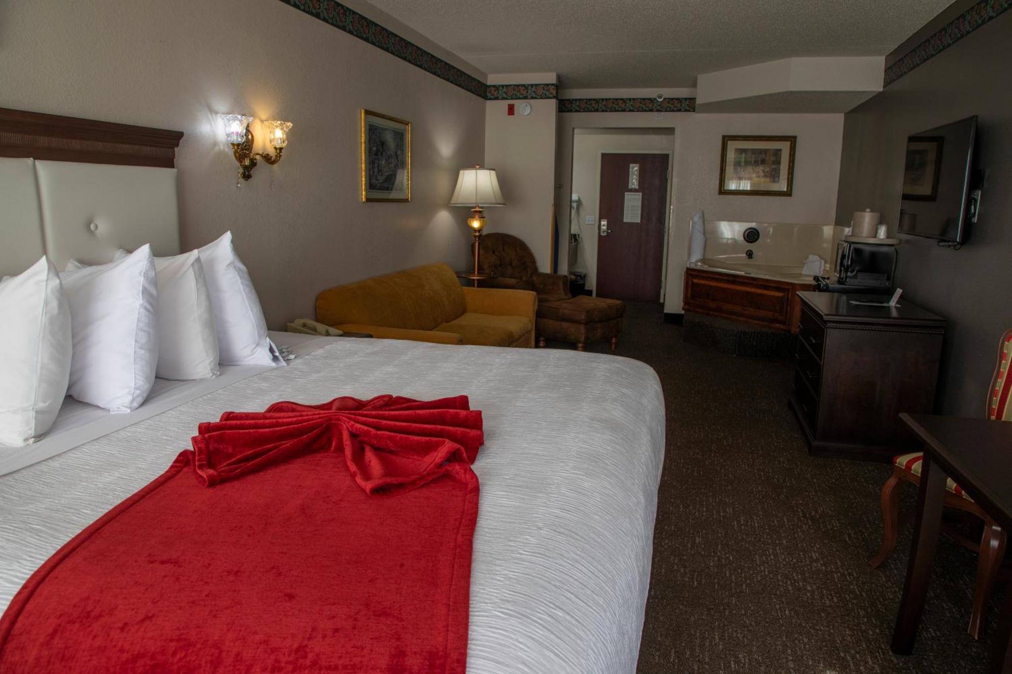 King Suite Jetted Tub