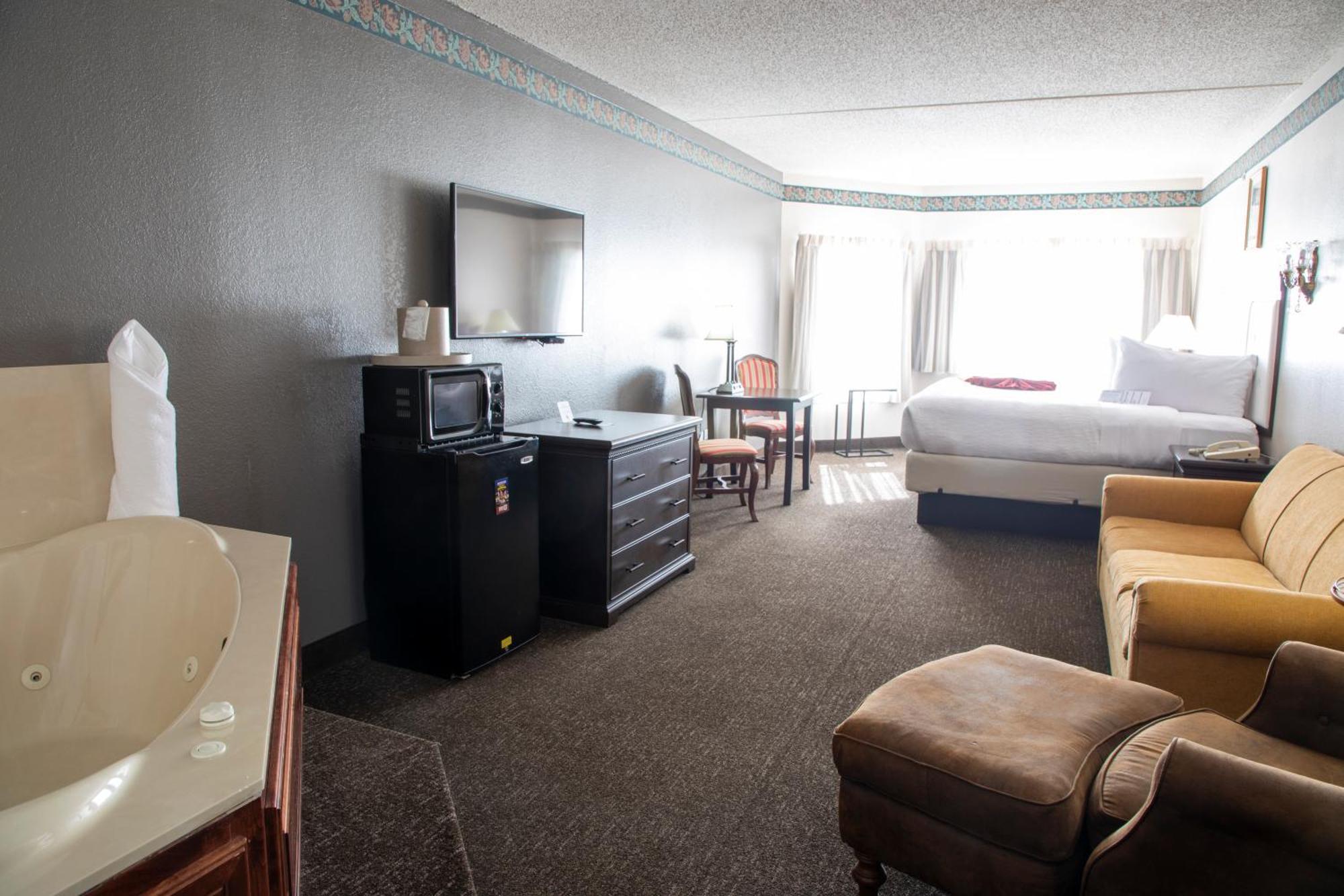 King Suite Jetted Tub