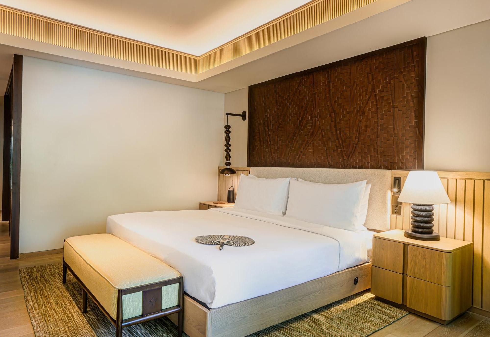 1 King Bed Forest Room