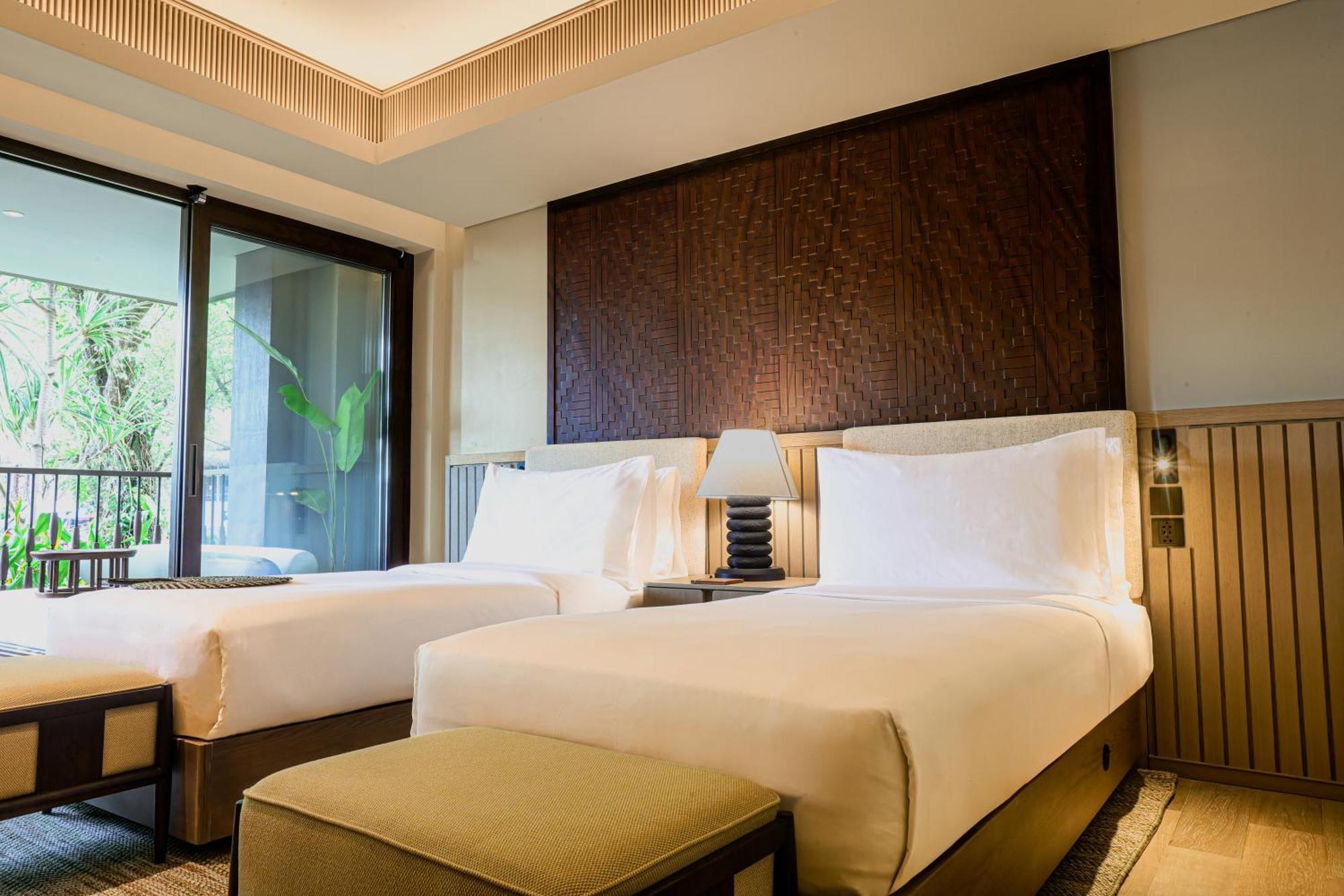 1 King Bed Forest Room