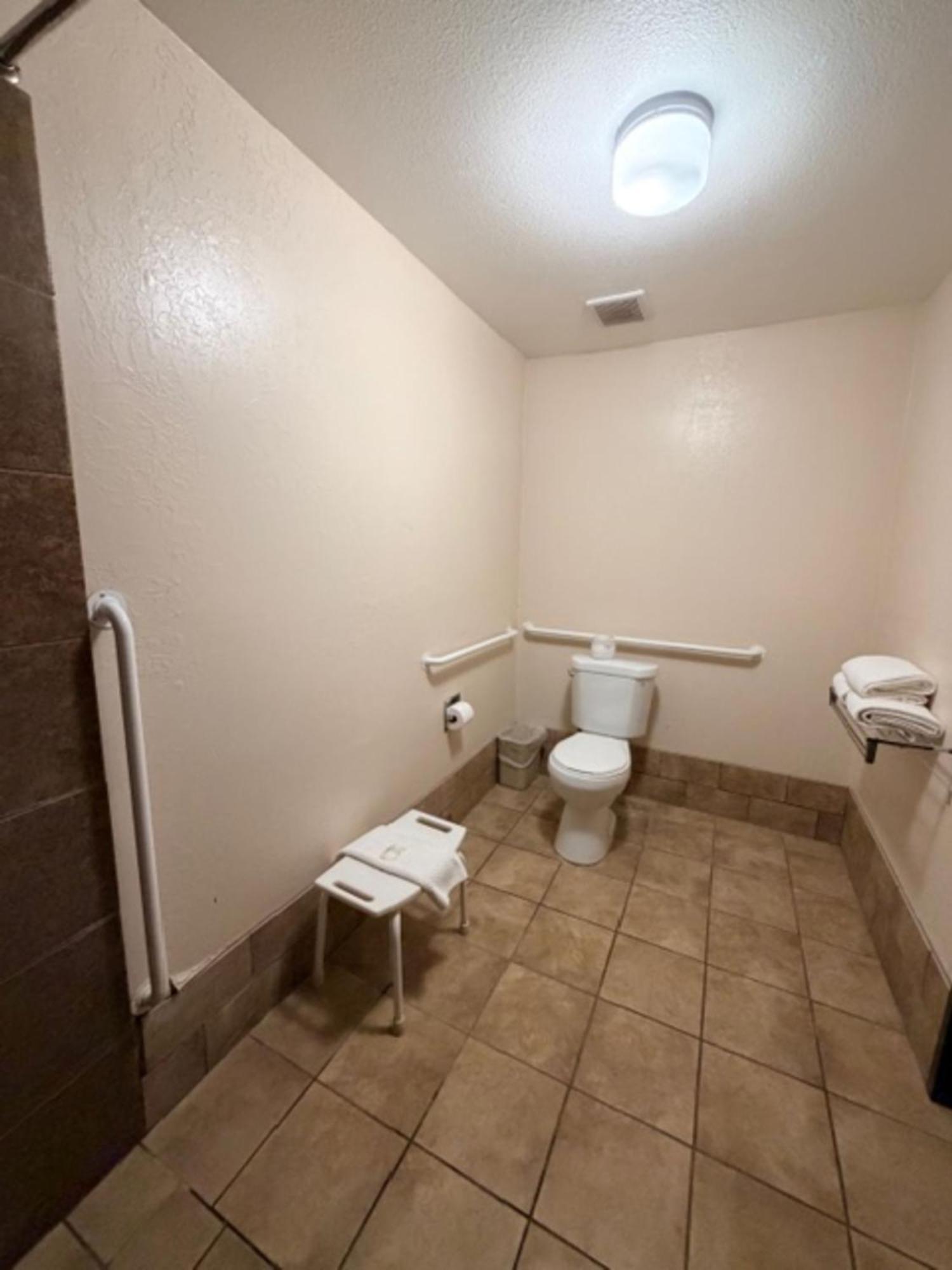 Queen Room Accessible or Non-Smoking