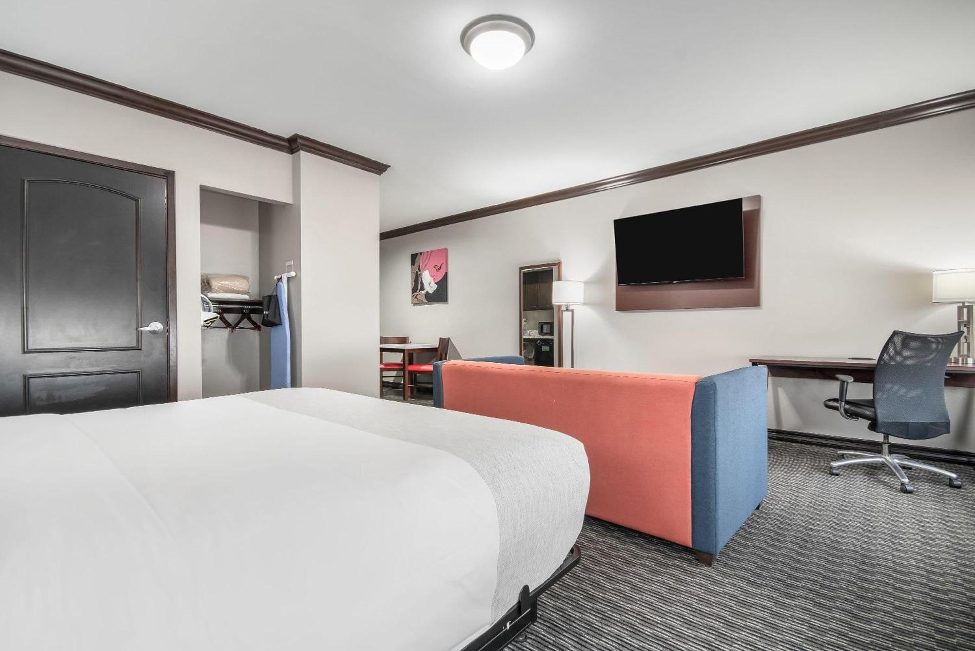 King Room Bath Tub Mobility or Hearing Accessible Non-Smoking