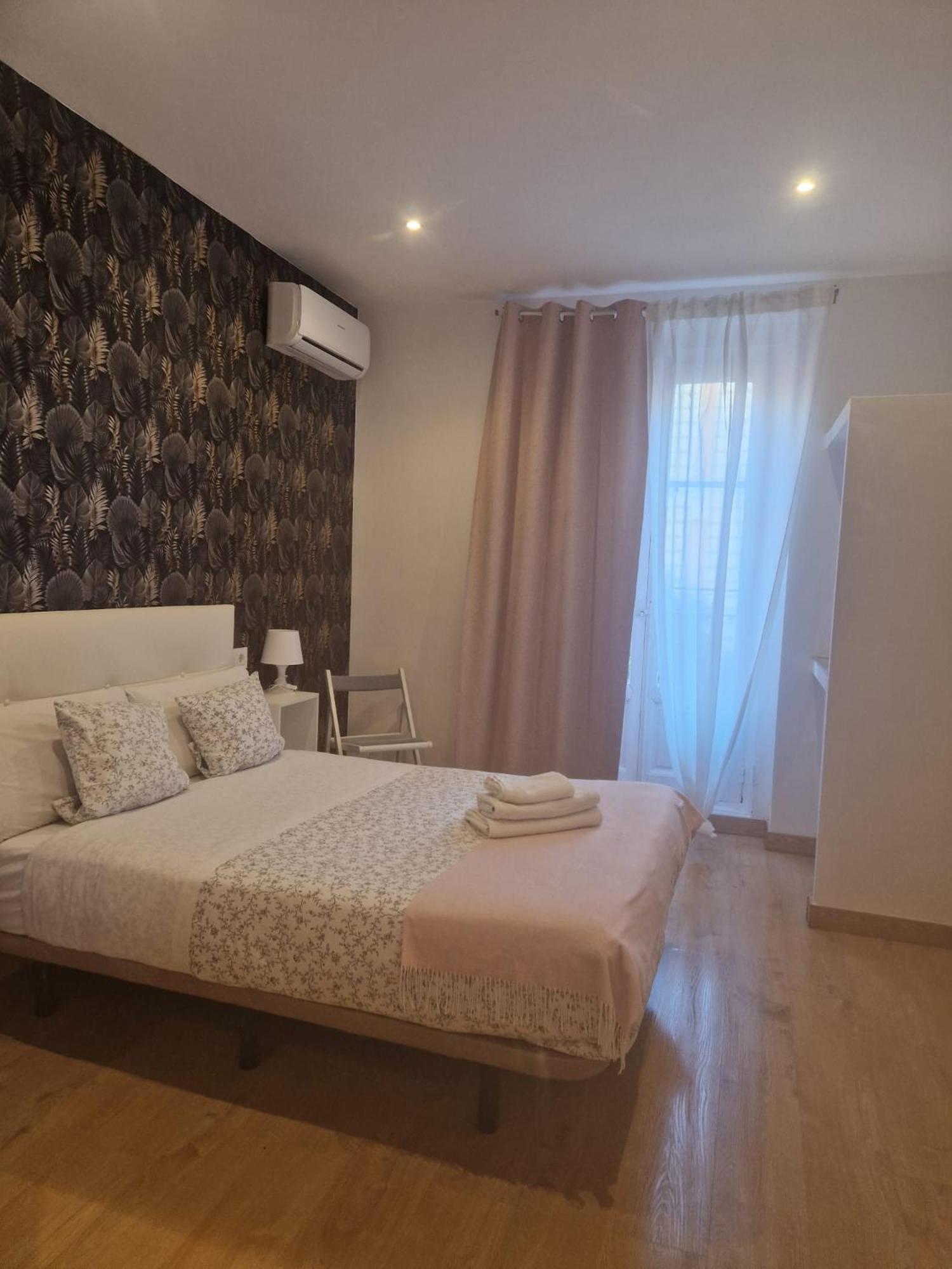Double Room Private Bathroom
