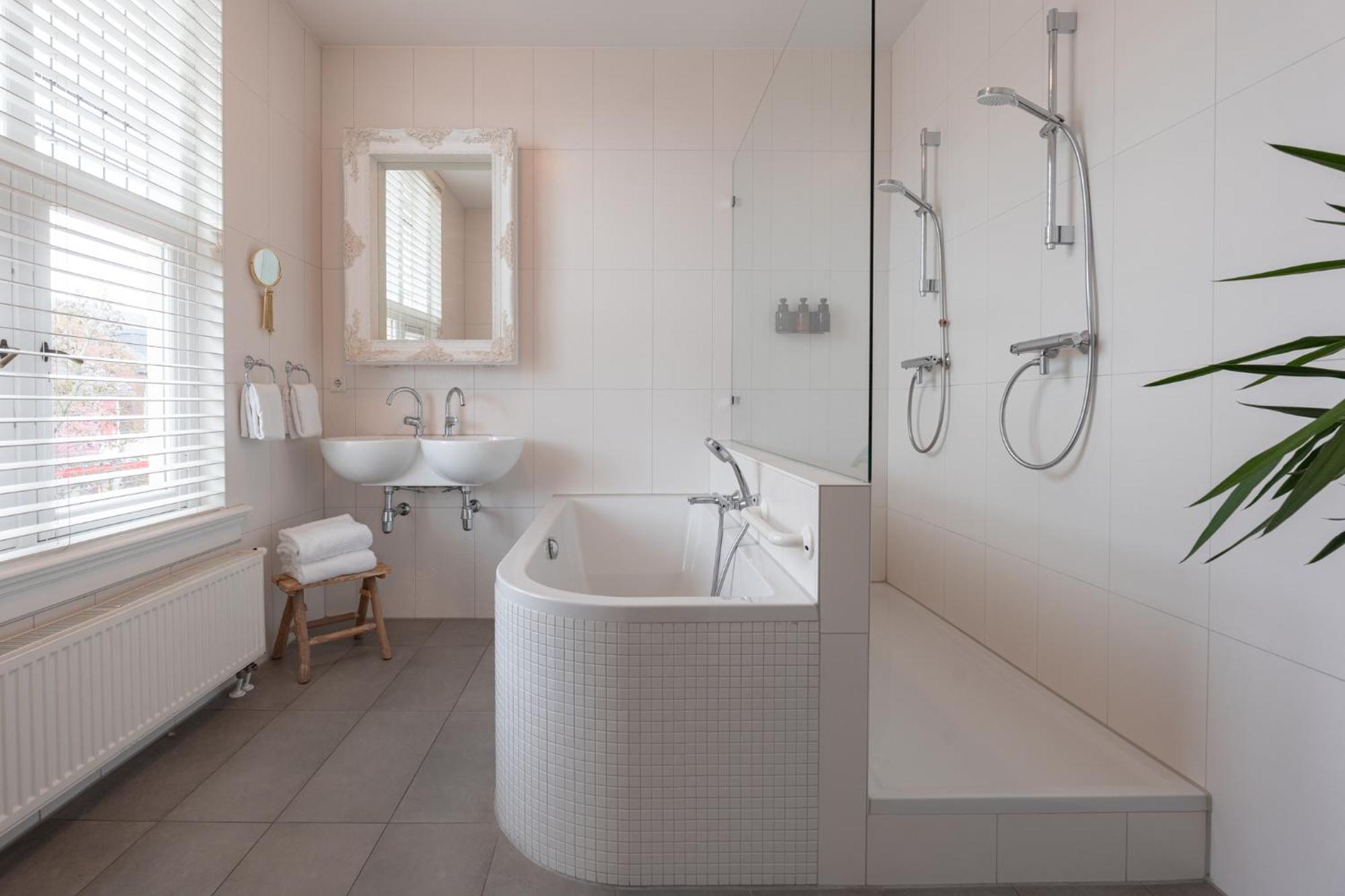 Superior Suite,1742746072:JPEG