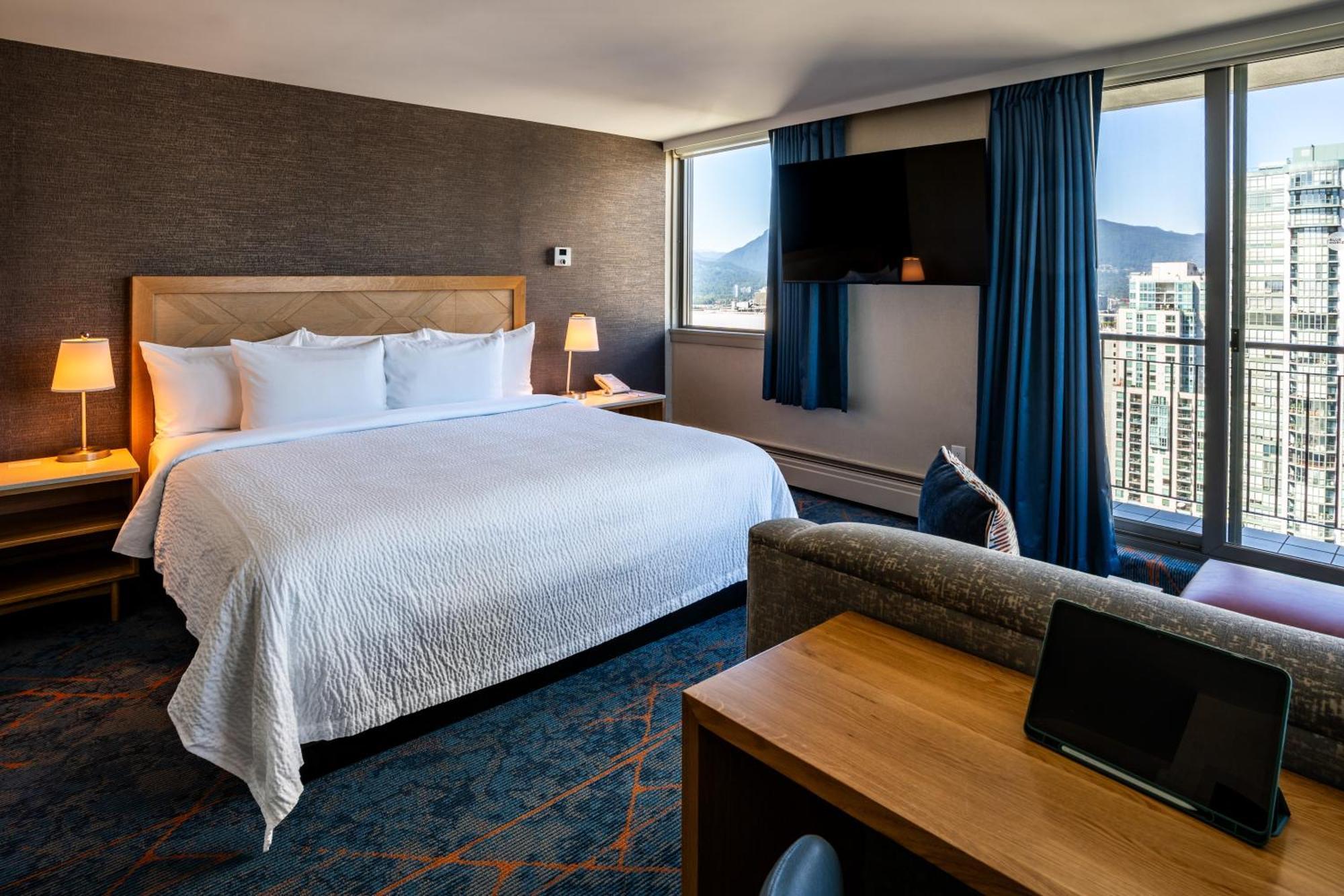 Superior King Room Balcony