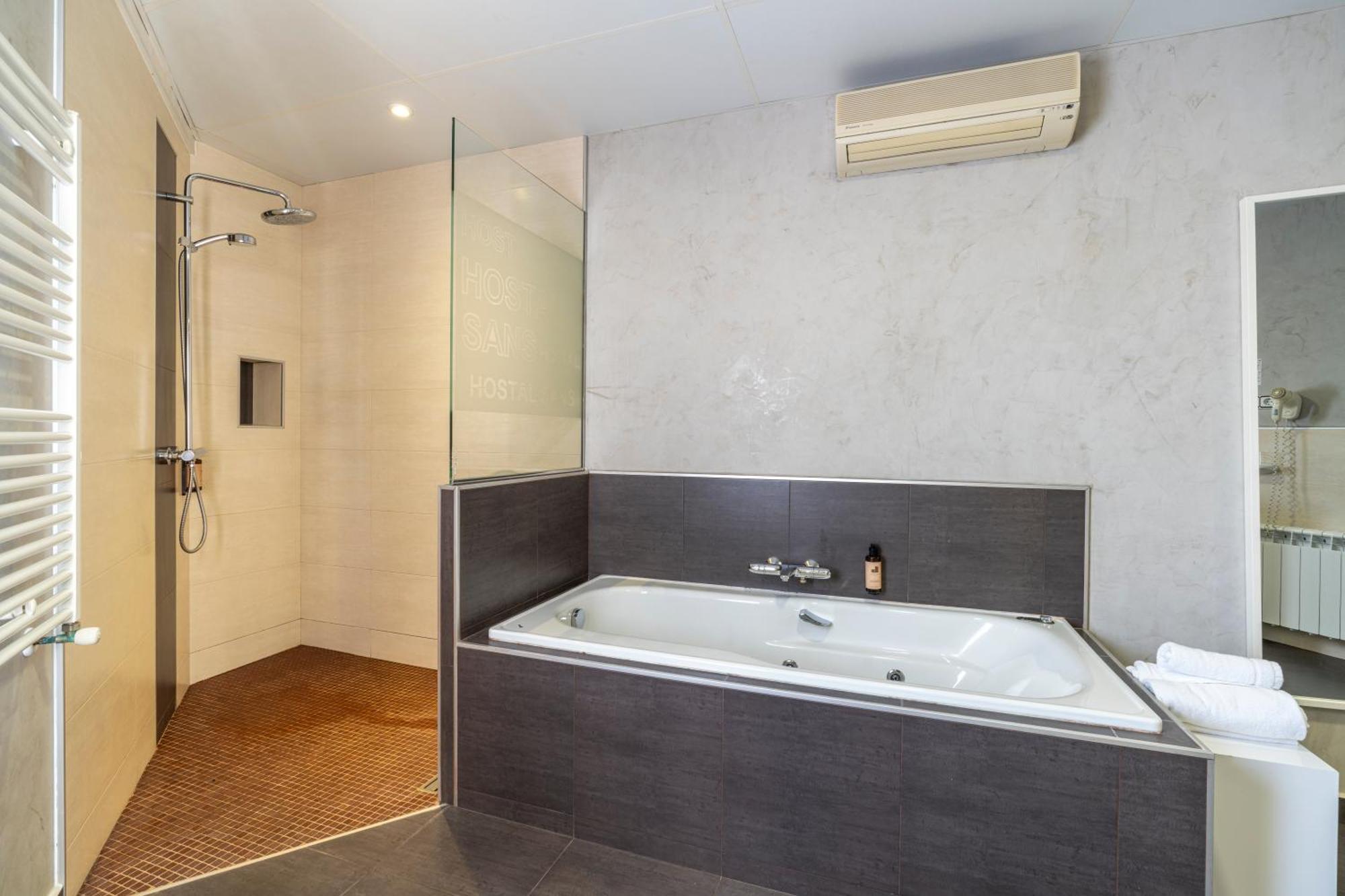 Superior Double Room Hot Tub