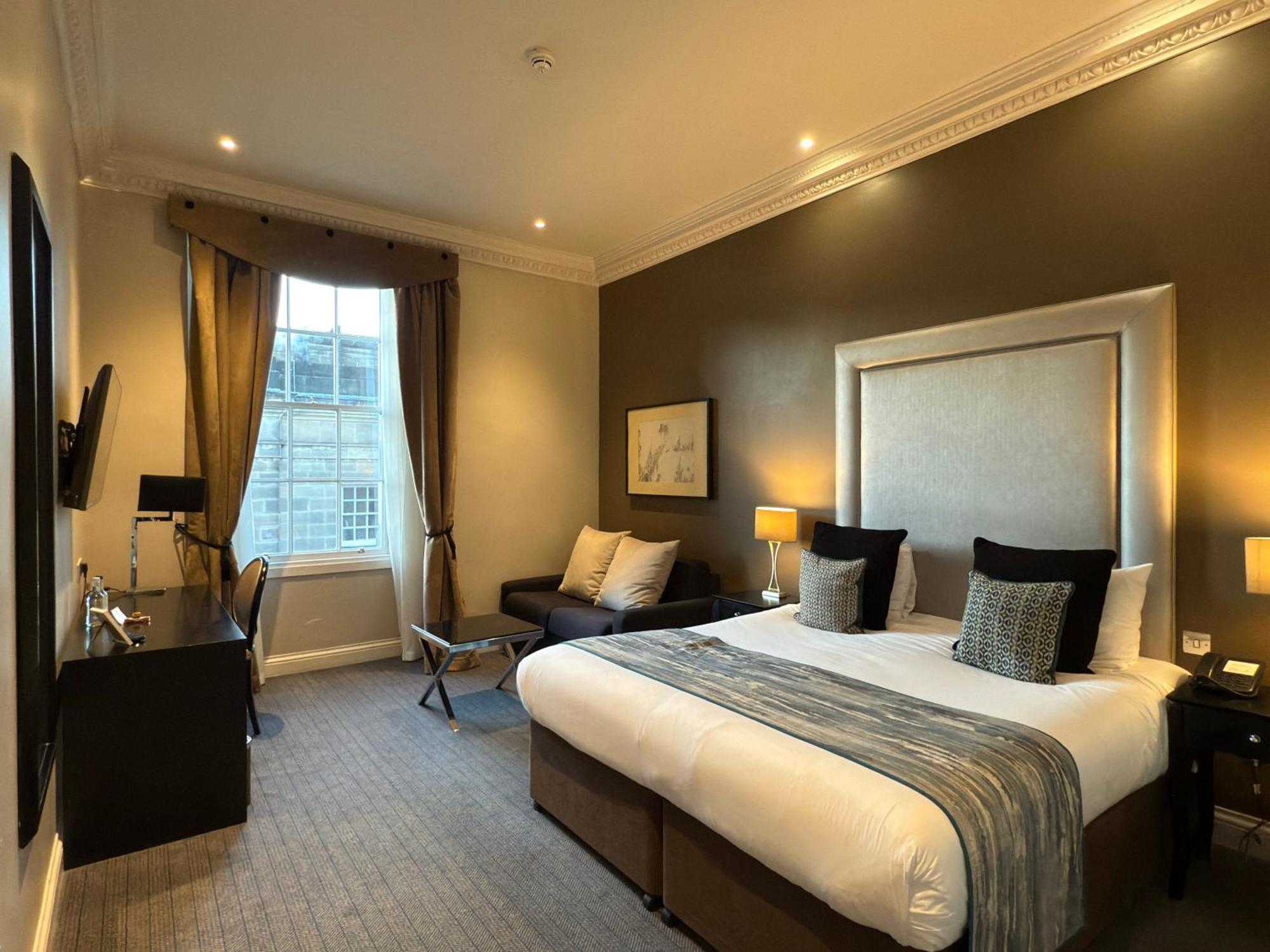 Studio Premier City View
