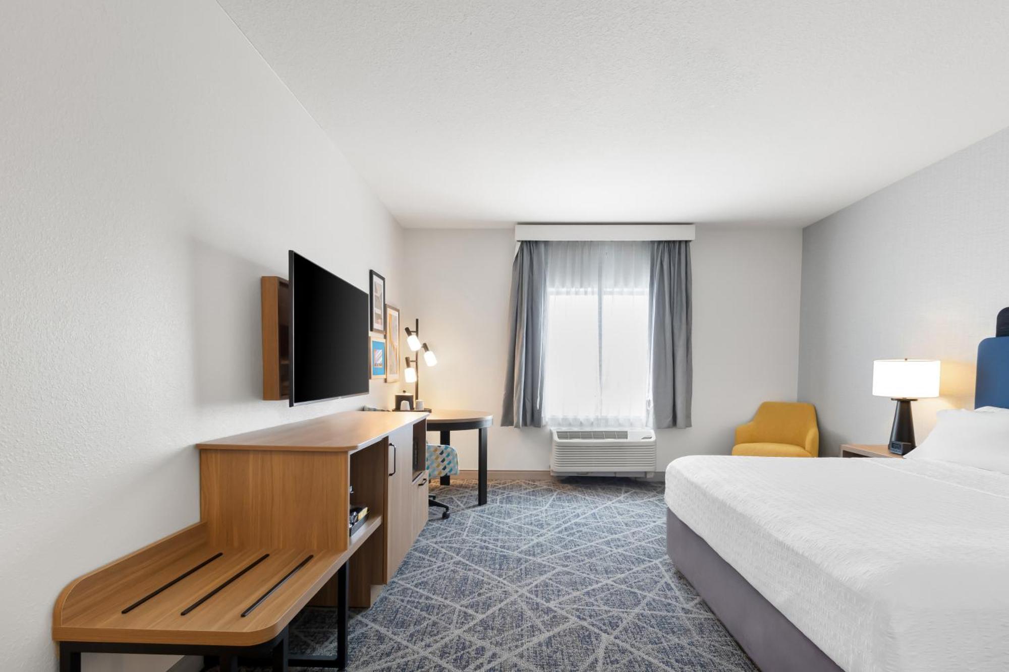 King Room with King Bed - Non-Smoking