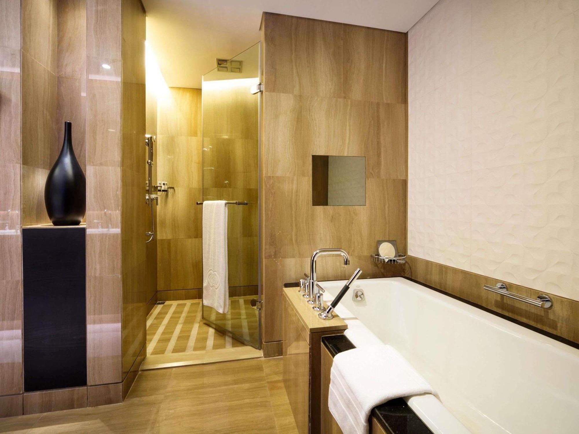 Prestige Suite Club Access Sea or City View