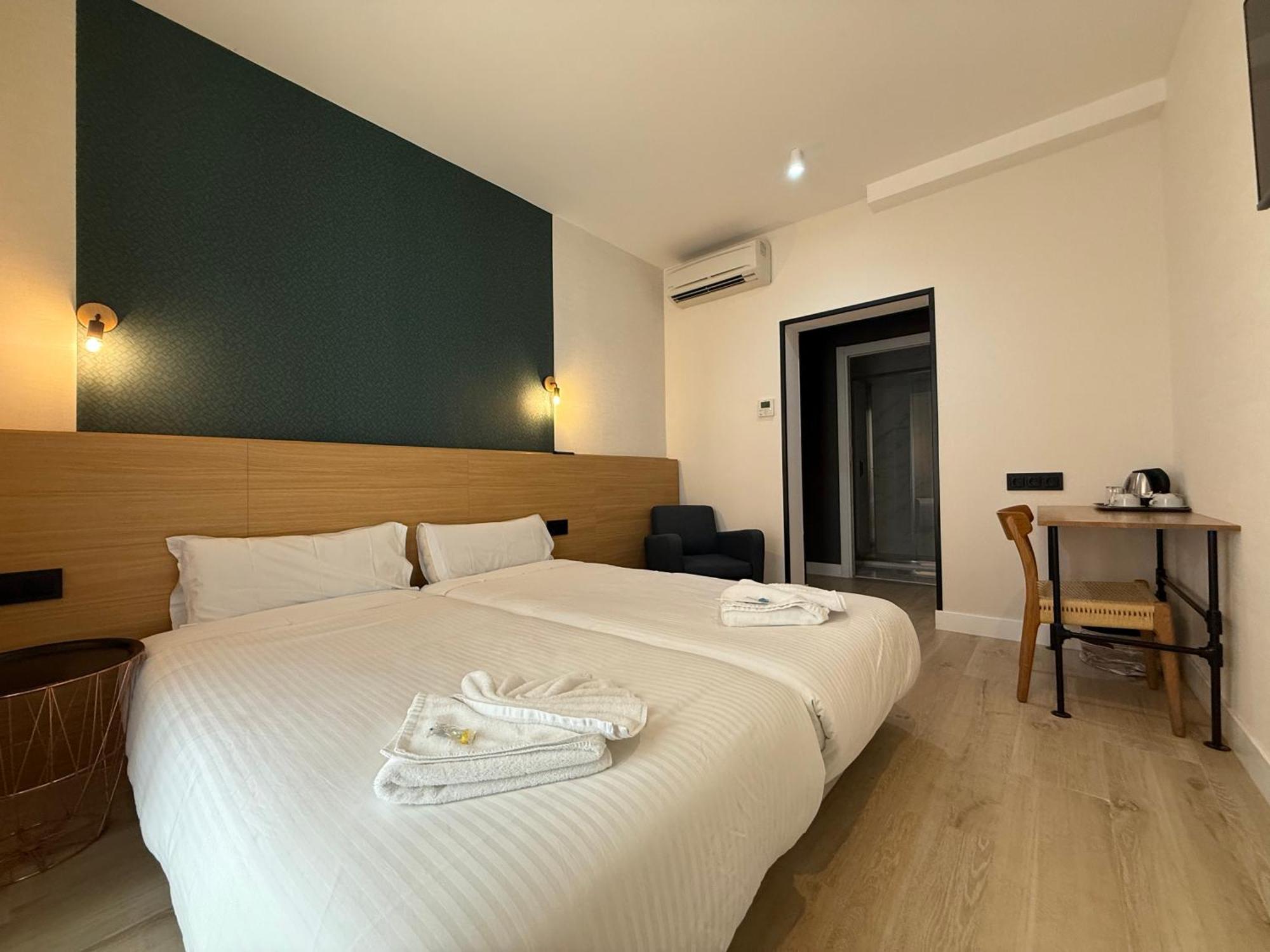 Superior Double Room Private Bathroom