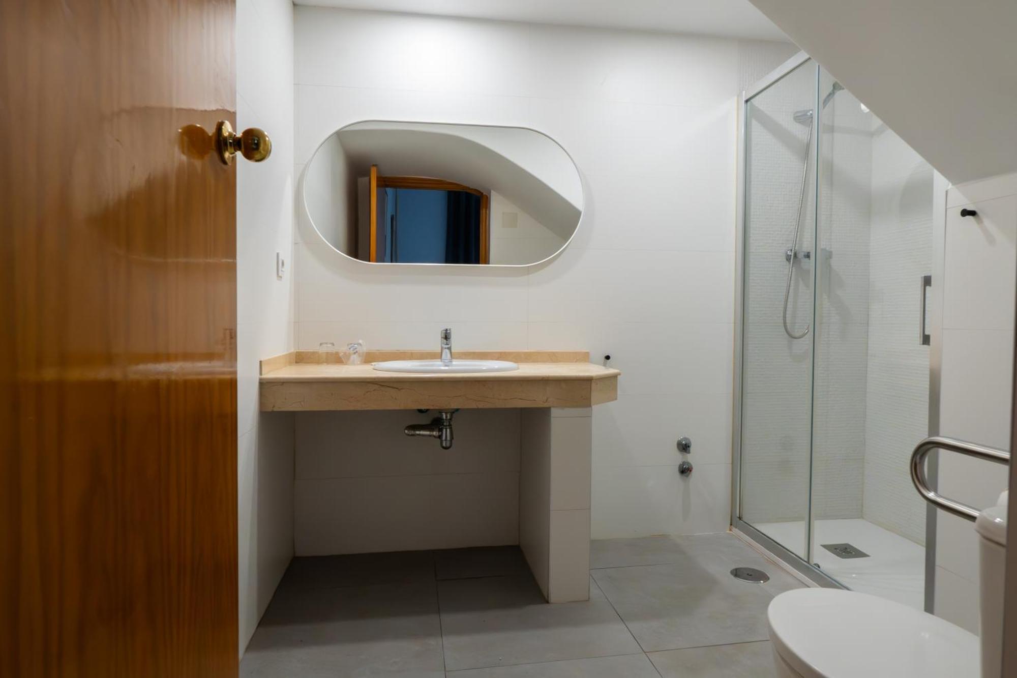 Double or Twin Room Private Bathroom