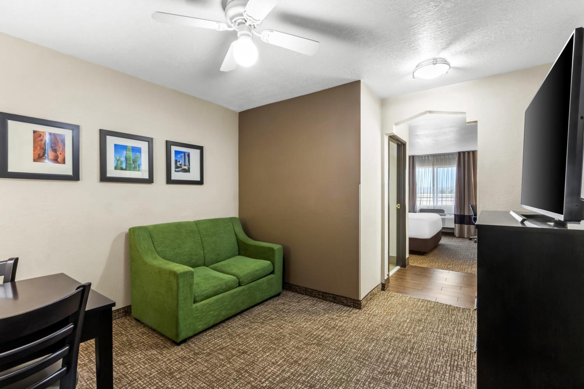 Premium King Suite Living Room Non-Smoking