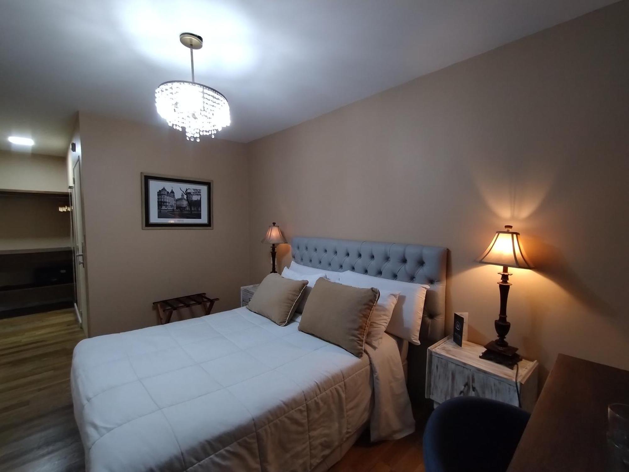 Deluxe Queen Room