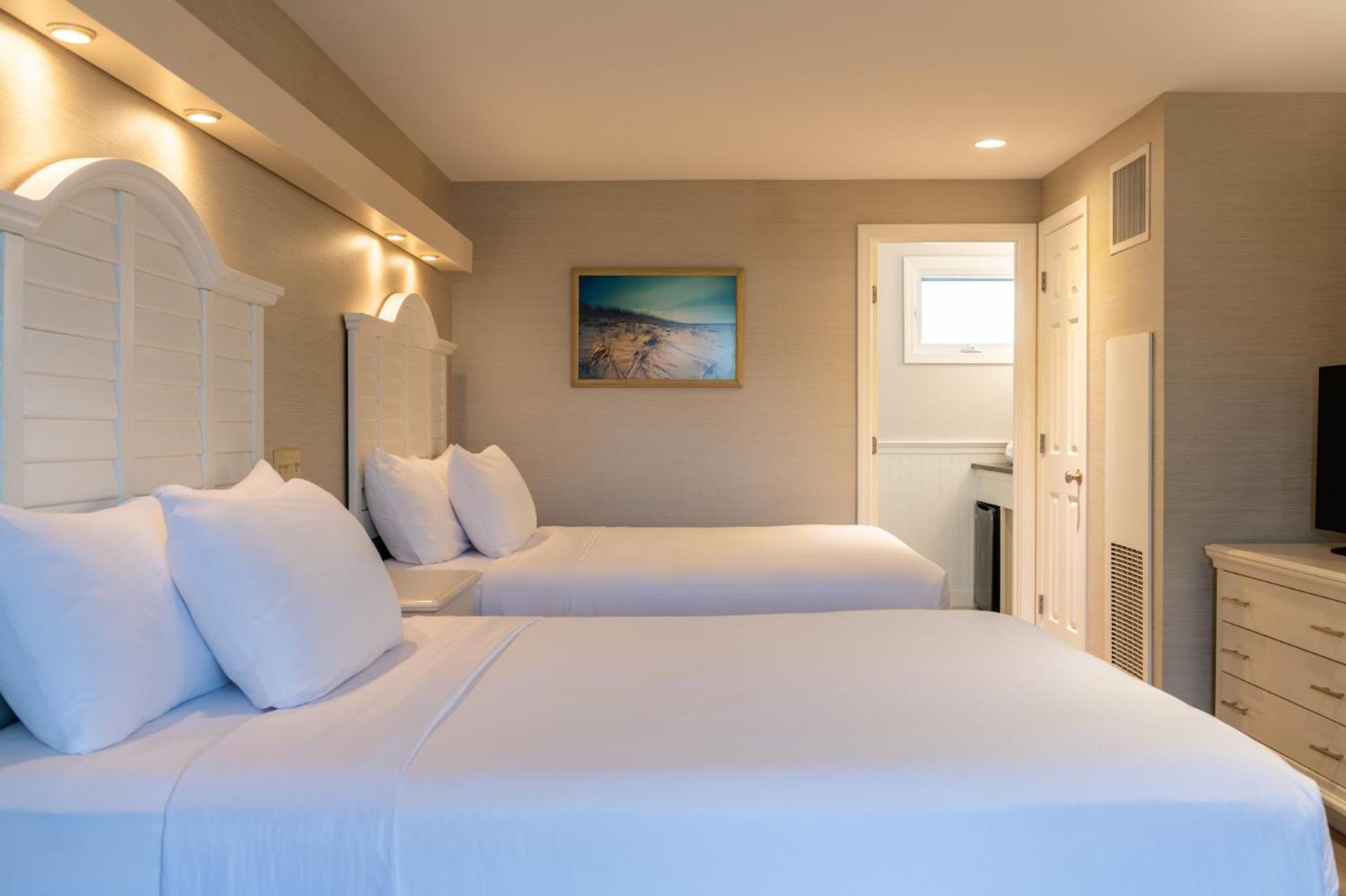 Queen Room Two Queen Beds Partial Ocean View 2nd Floor