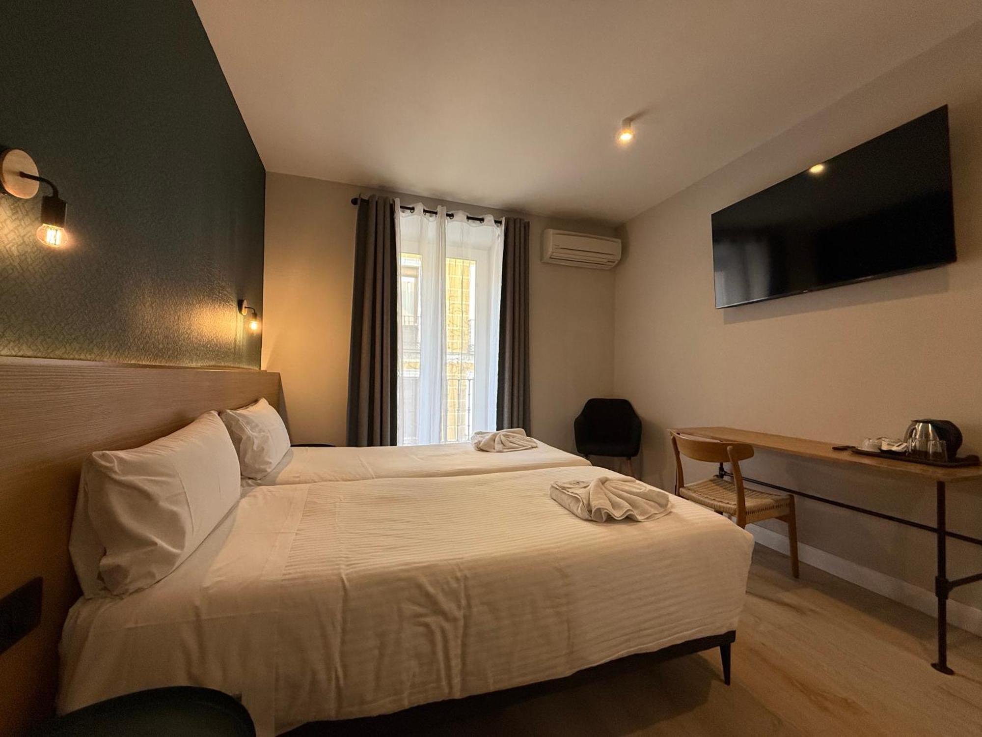 Superior Double Room Private Bathroom