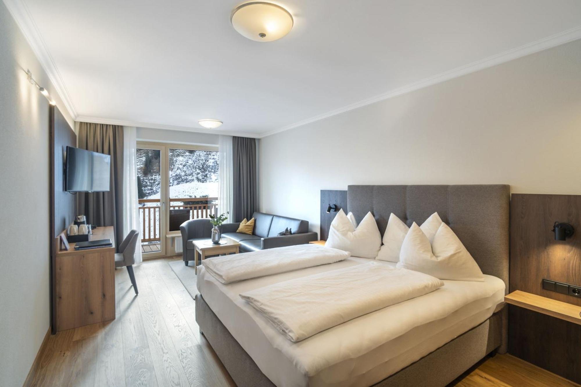 Double Room Mountain View