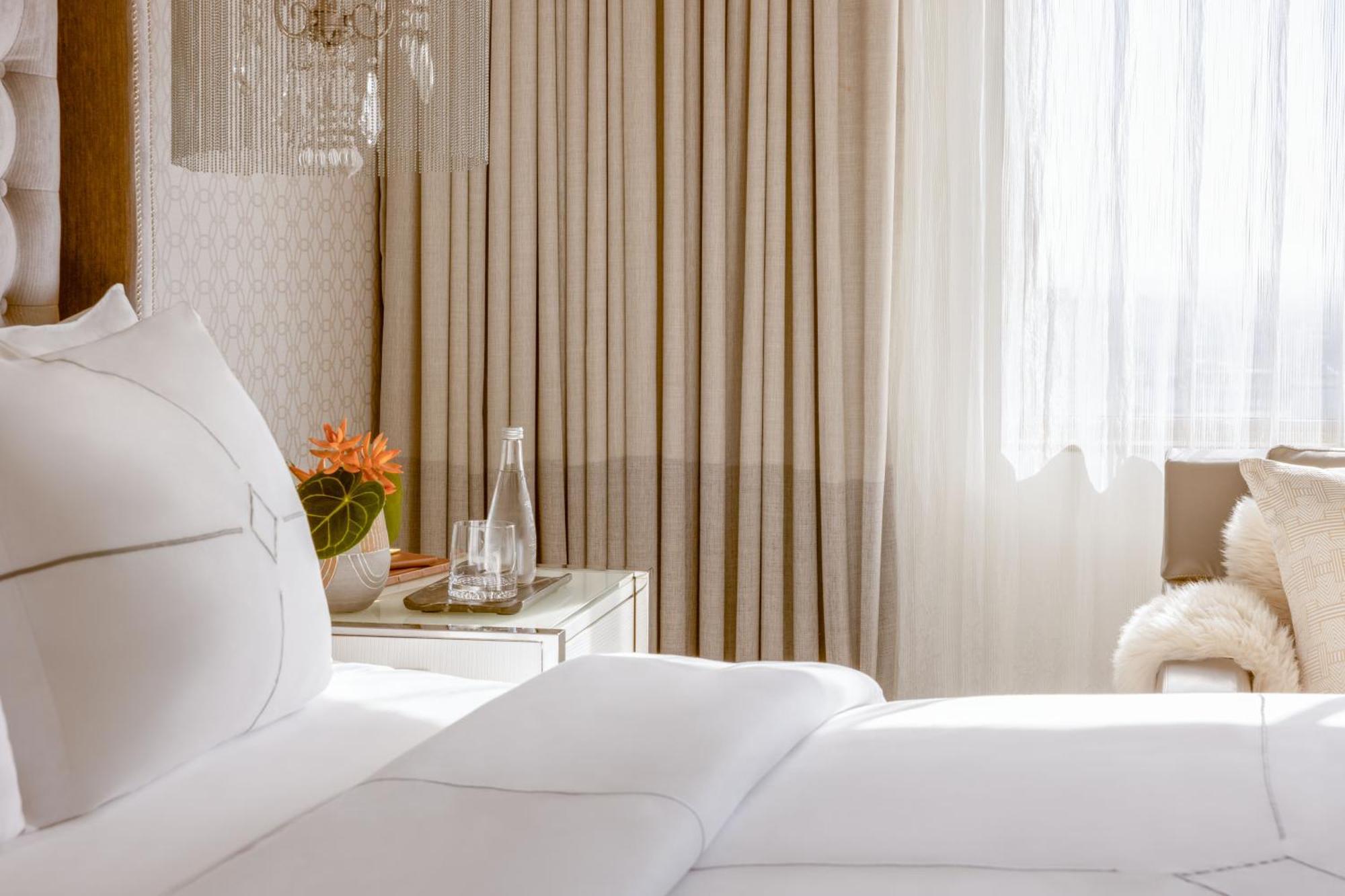 Deluxe King Room City View