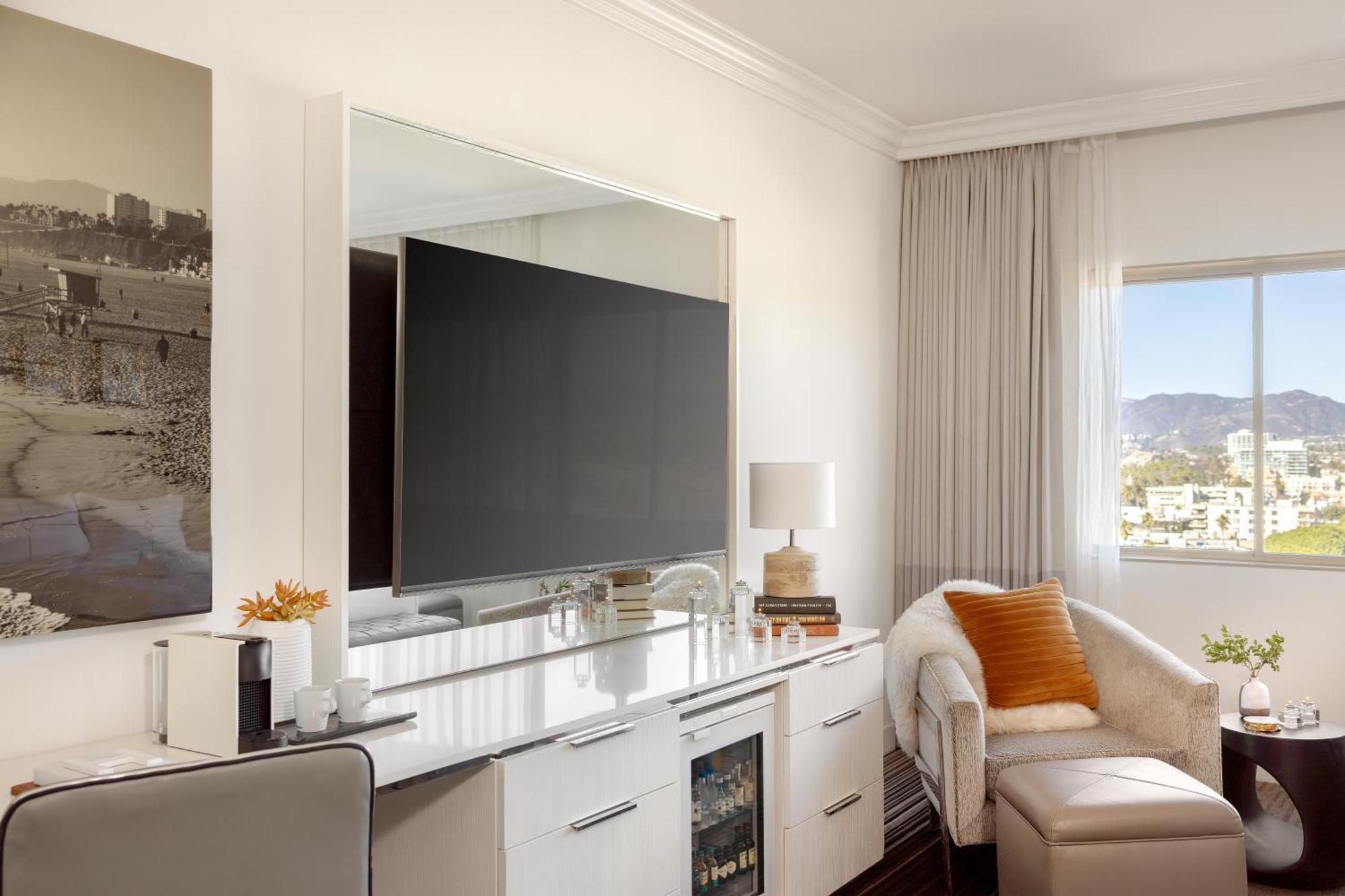 Deluxe Queen Room Two Queen Beds City View