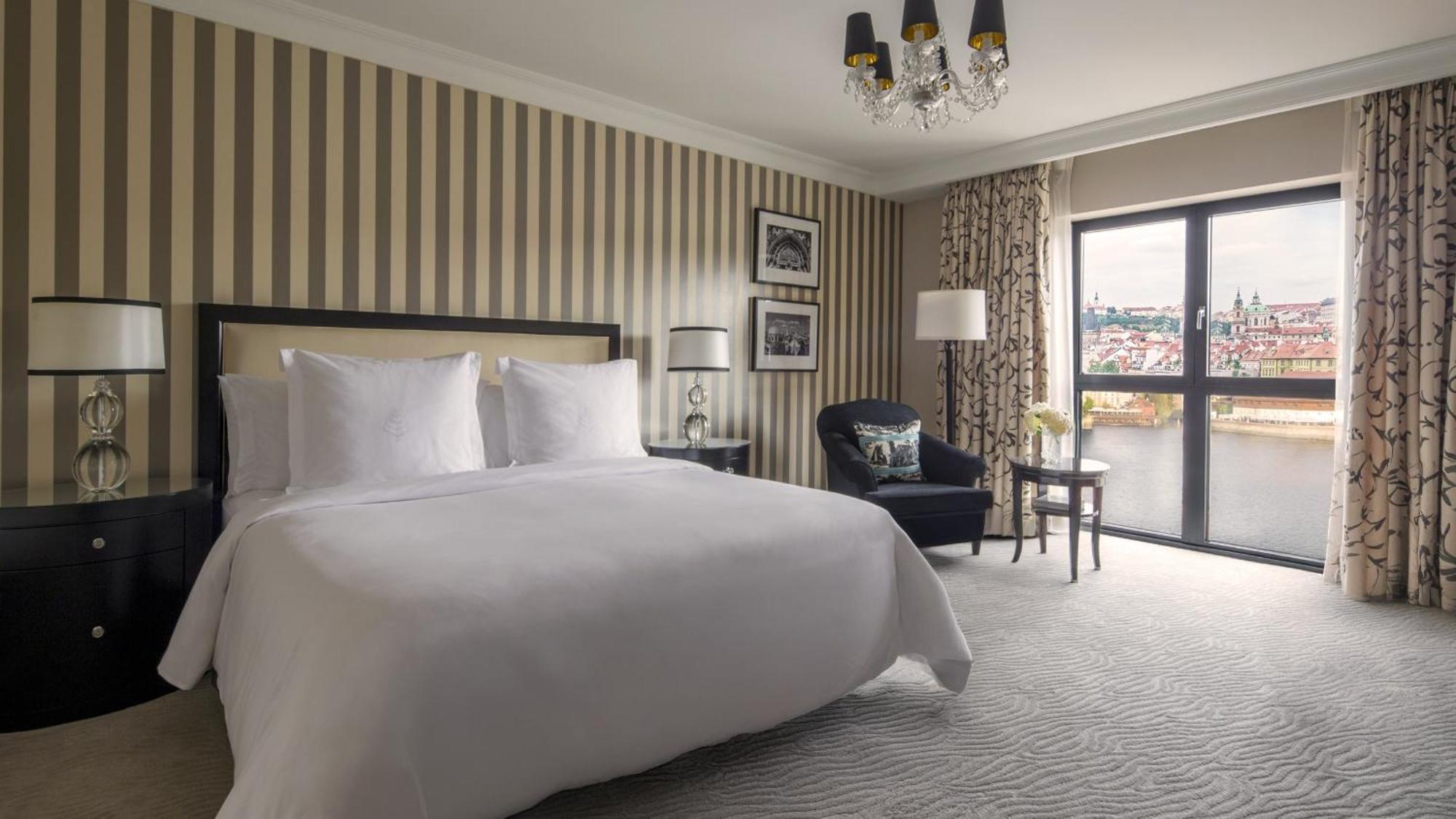 Premier River Room