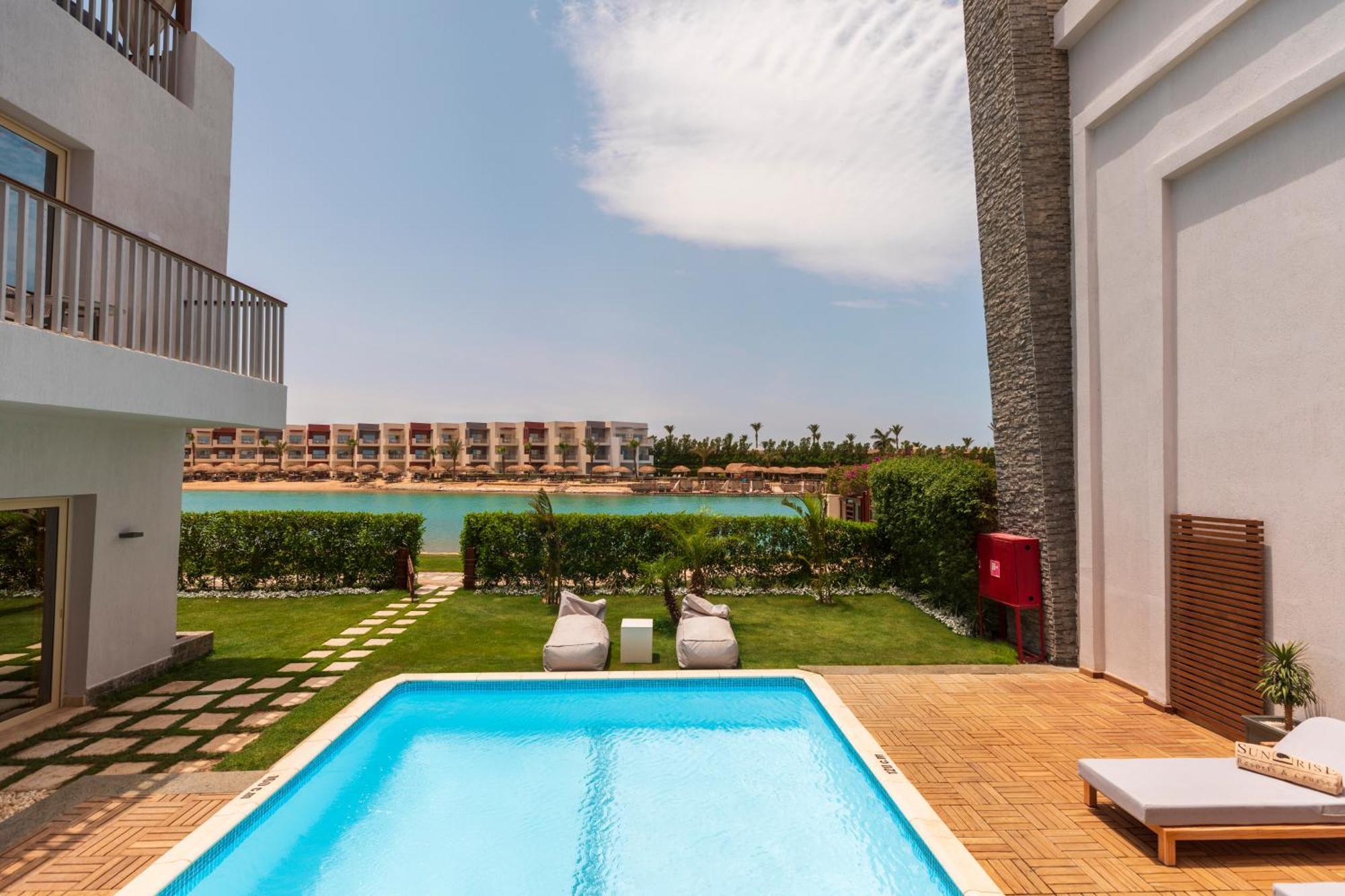 Poolsuite – Posh Club
