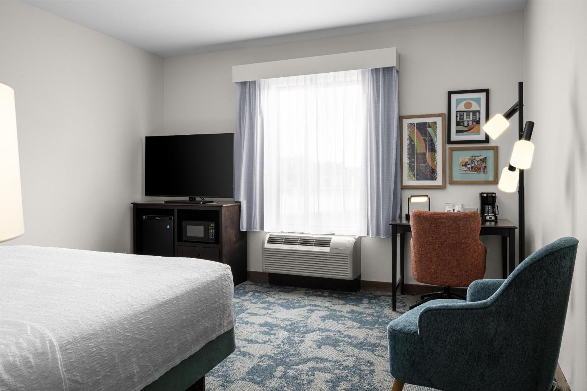 King Room with King Bed - Non-Smoking