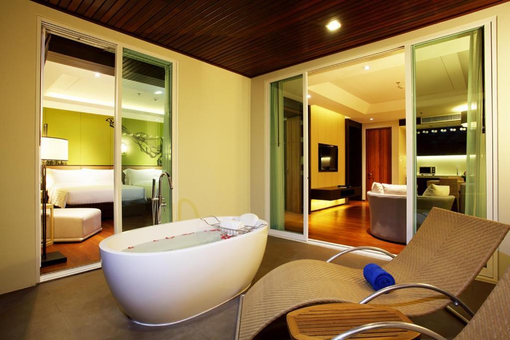 Suite Pool View