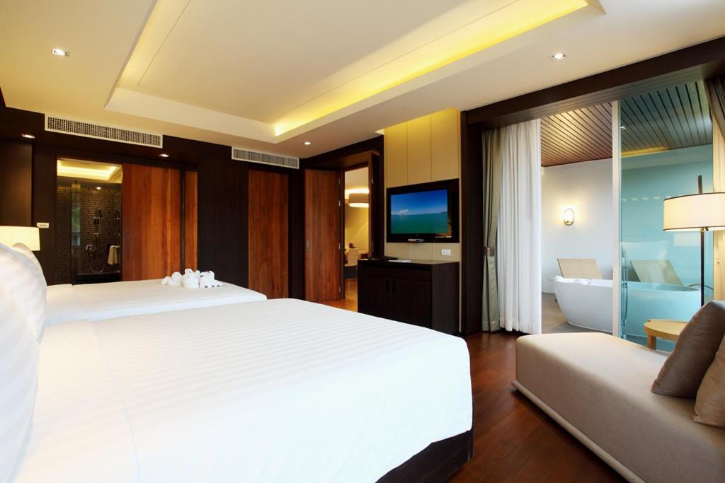 Suite pool access