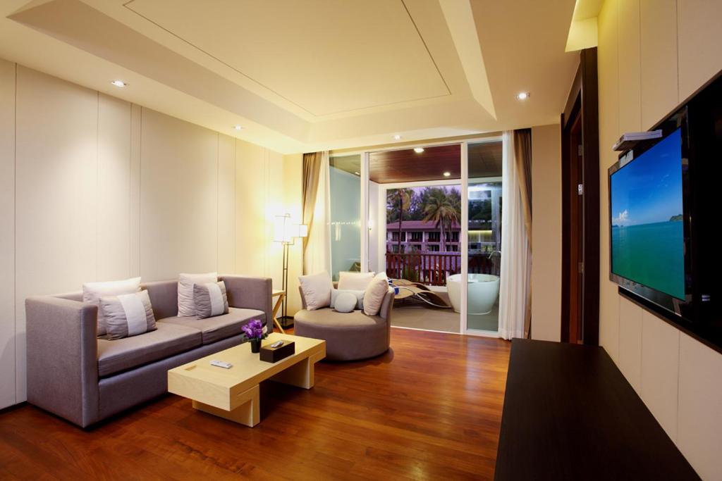 Suite Pool View