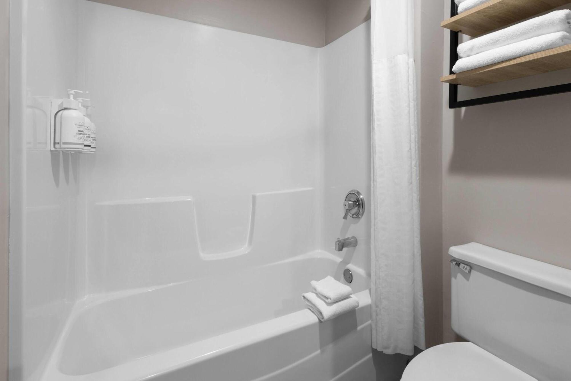 King Suite with Jetted Tub - Non-Smoking