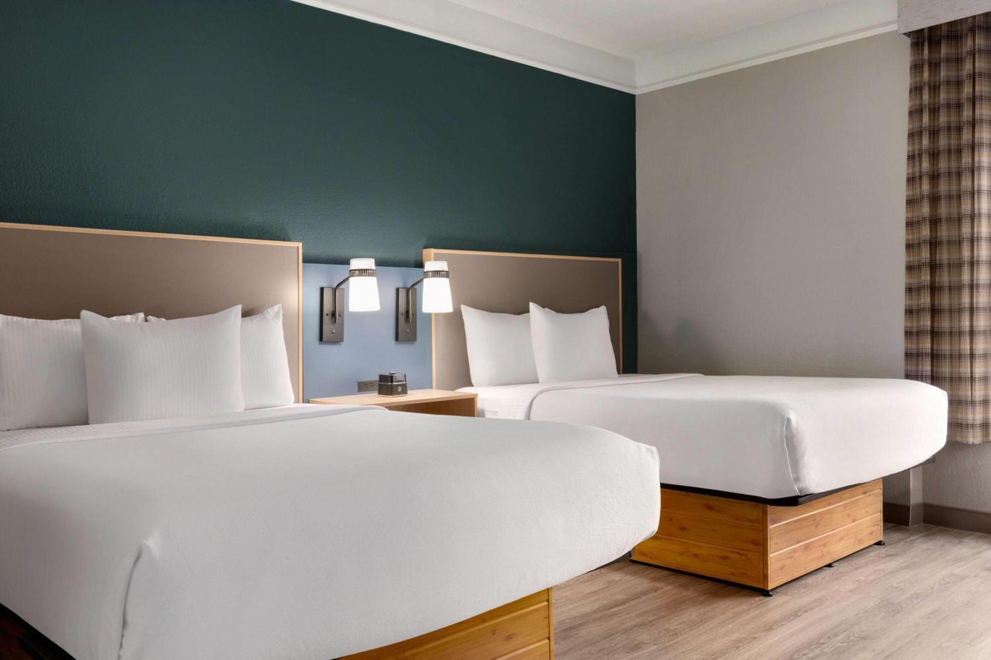 Deluxe Queen Room Two Queen Beds Non-Smoking