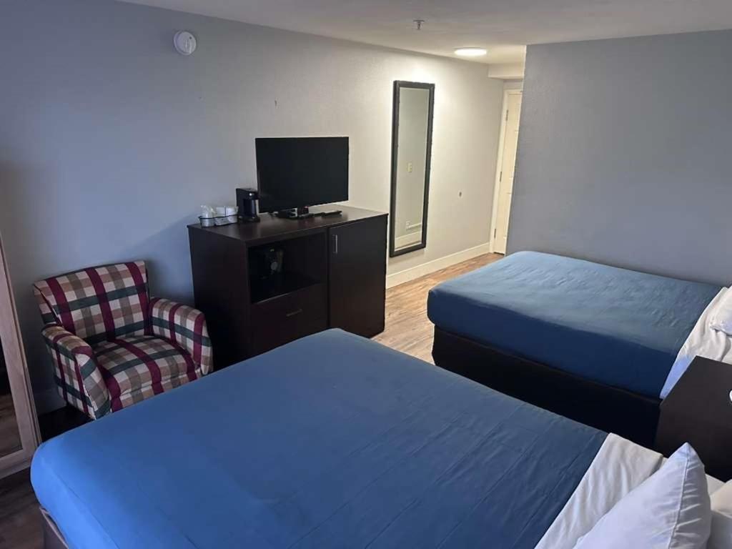 Queen Room Two Queen Beds