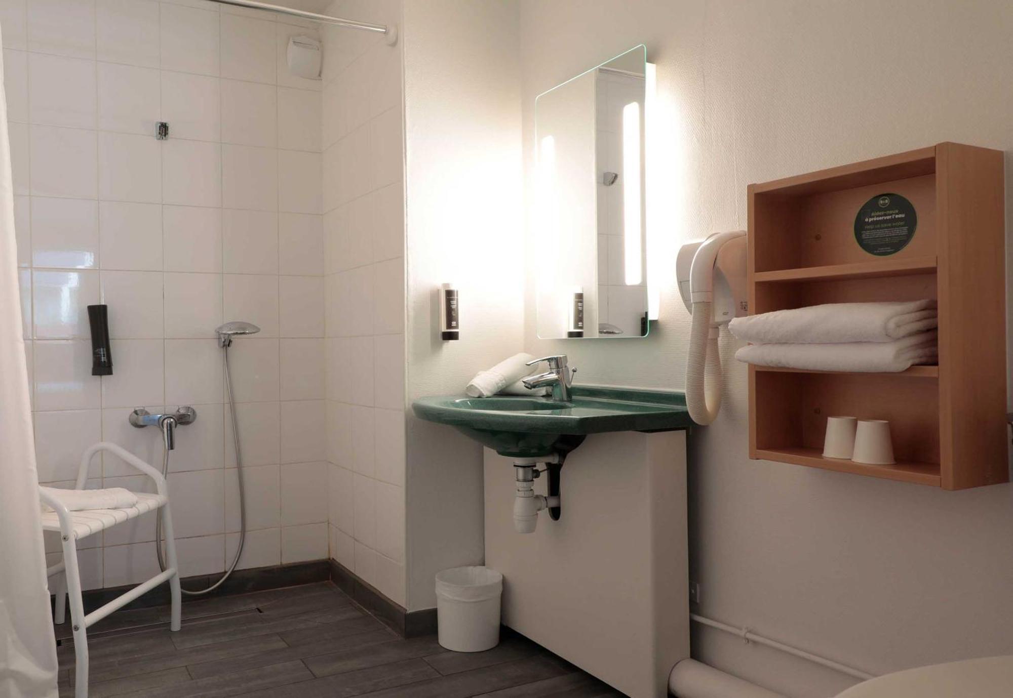 Chambre Double - Accessible aux Personnes à Mobilité Réduite
