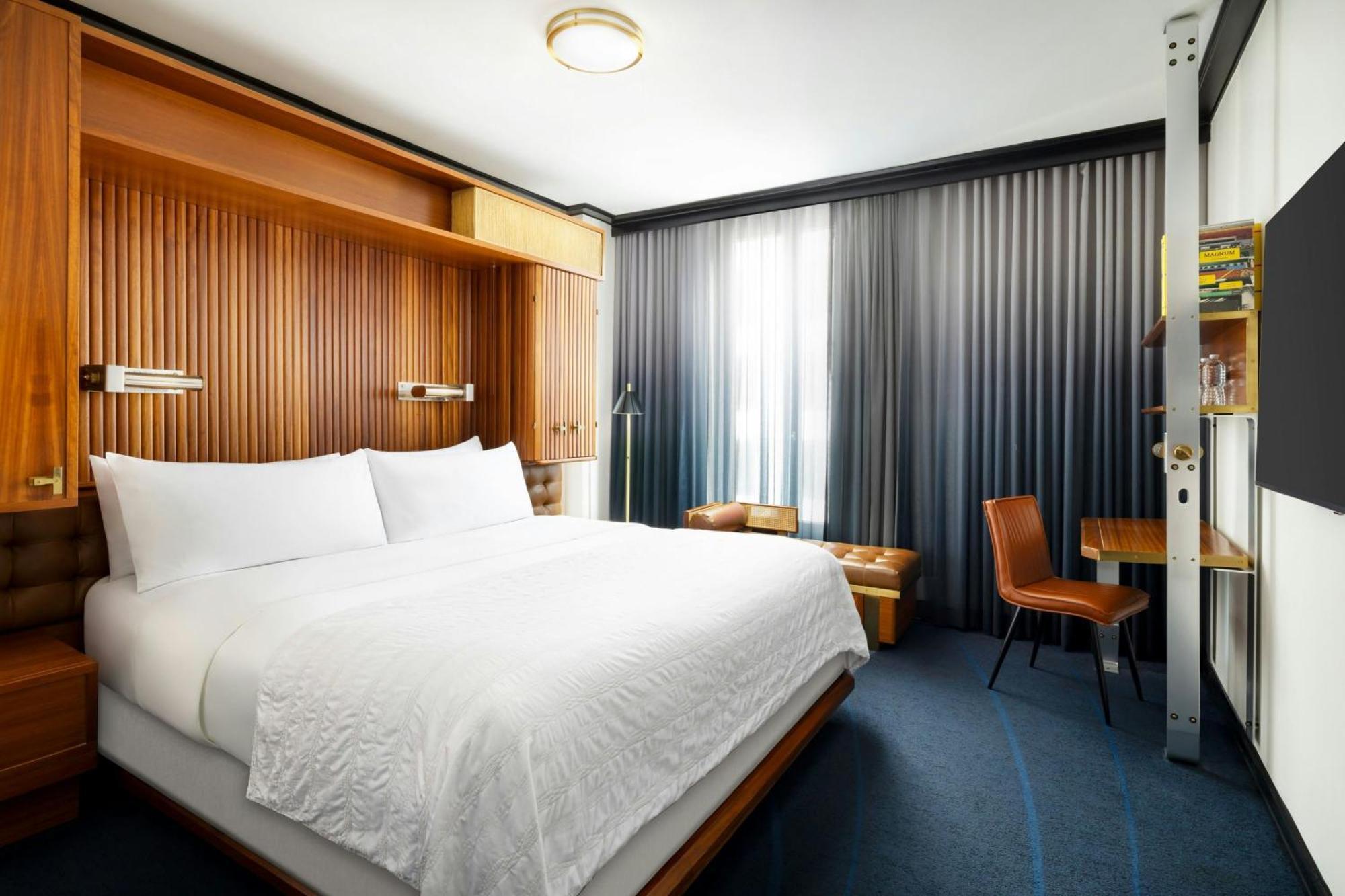 Deluxe King Room