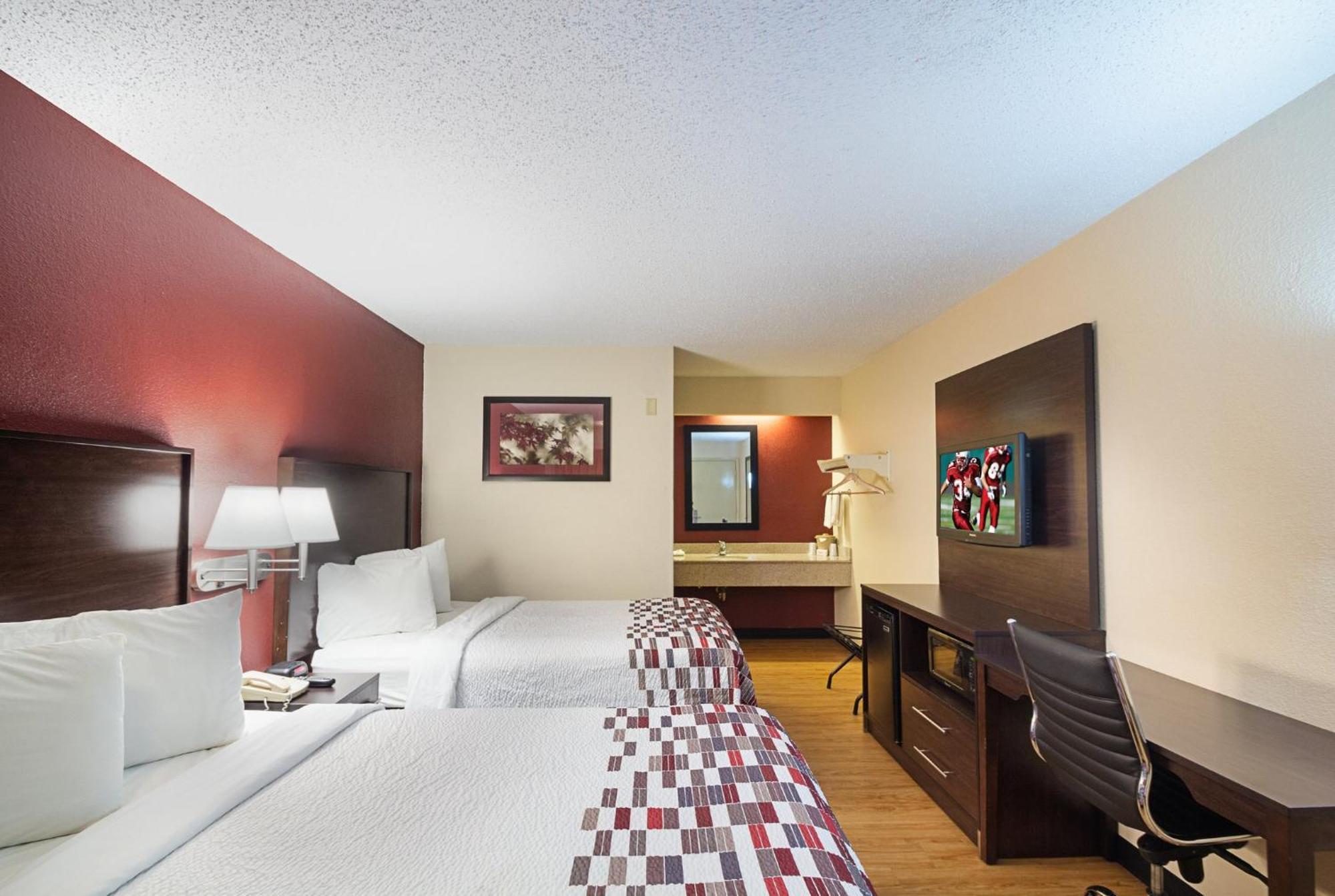 Deluxe Room Two Double Beds Smoke