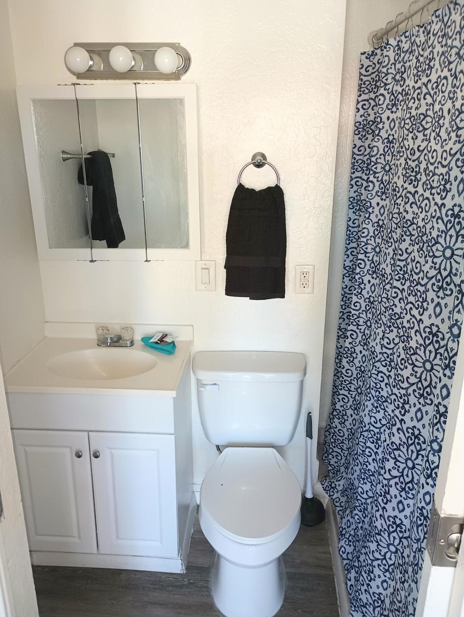 Queen Kitchenette