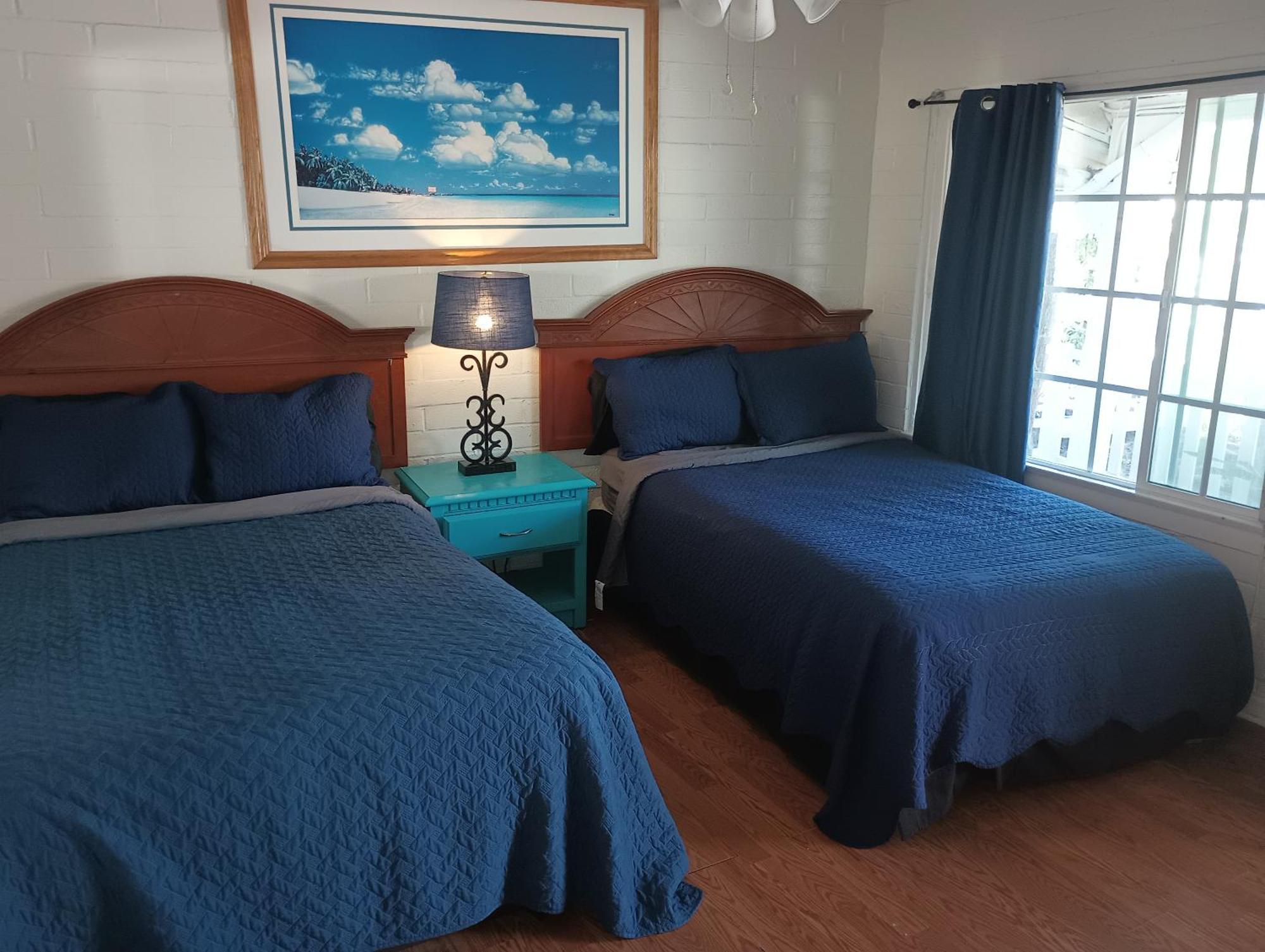 Queen Room Two Queen Beds Kitchen