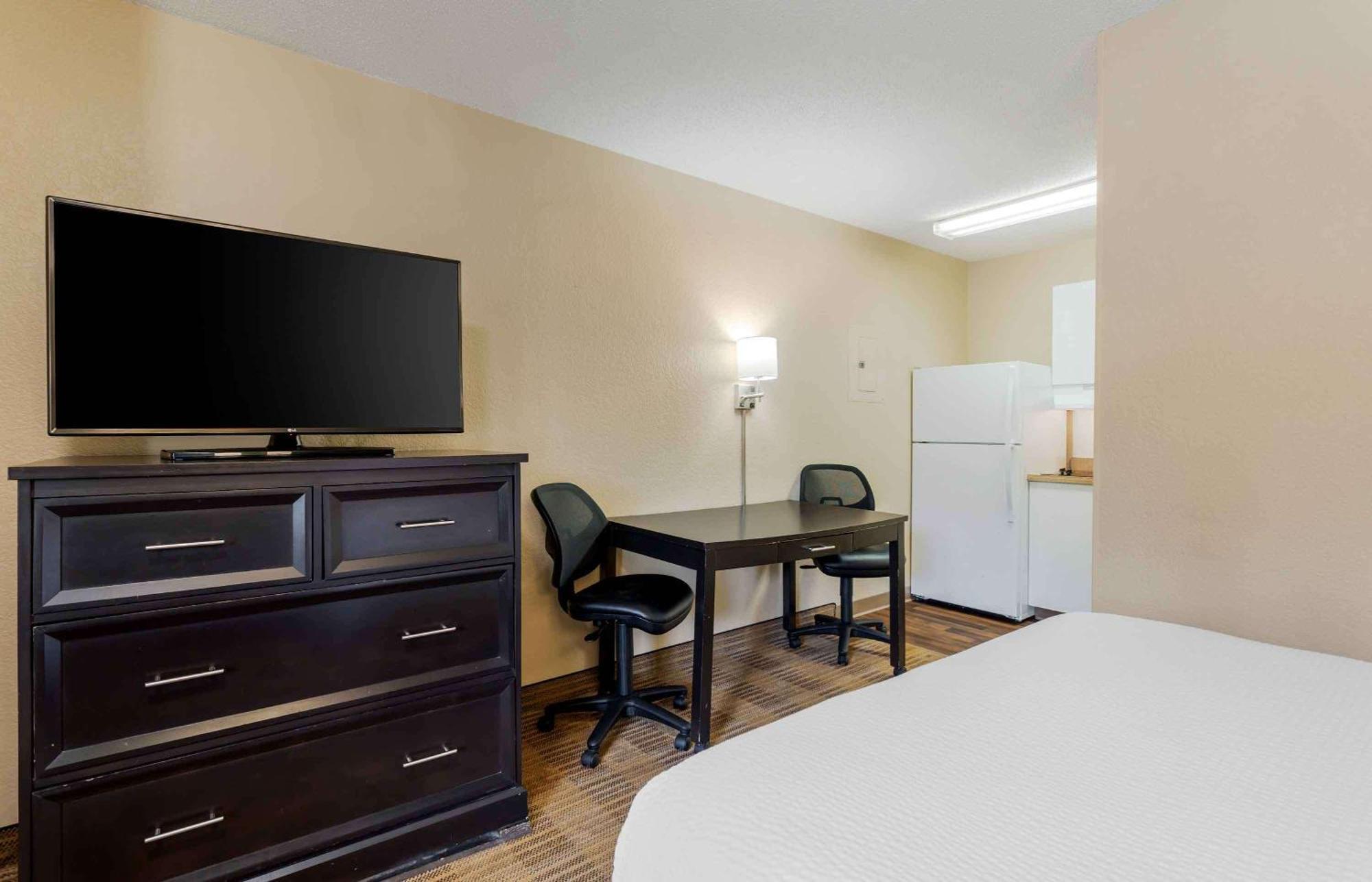 Queen Studio One Queen Bed Disability Access or Non-Smoking