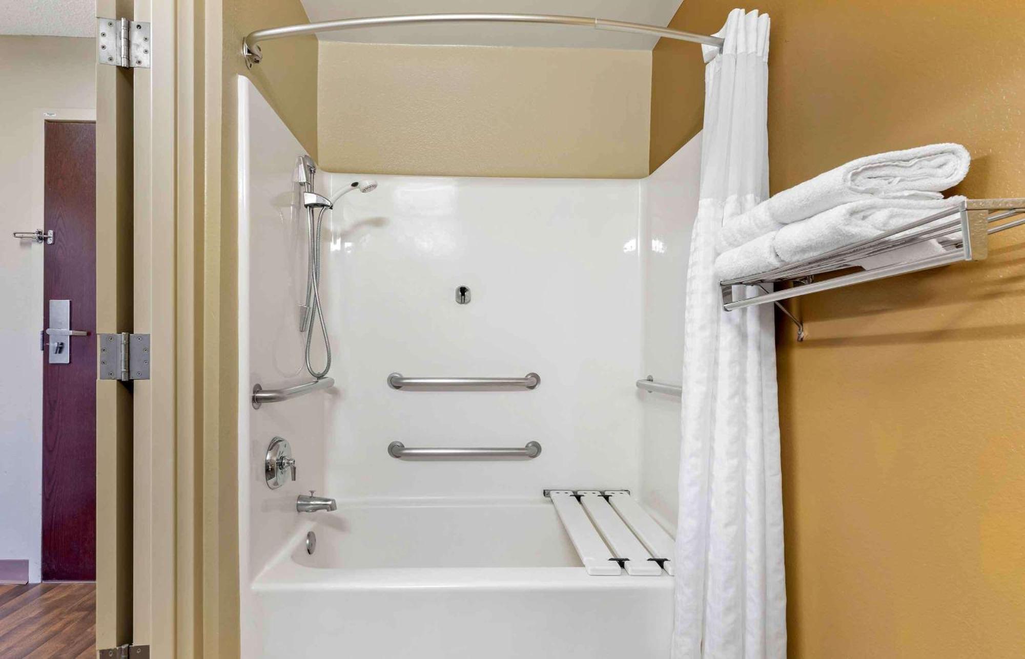 Queen Studio One Queen Bed Disability Access or Non-Smoking