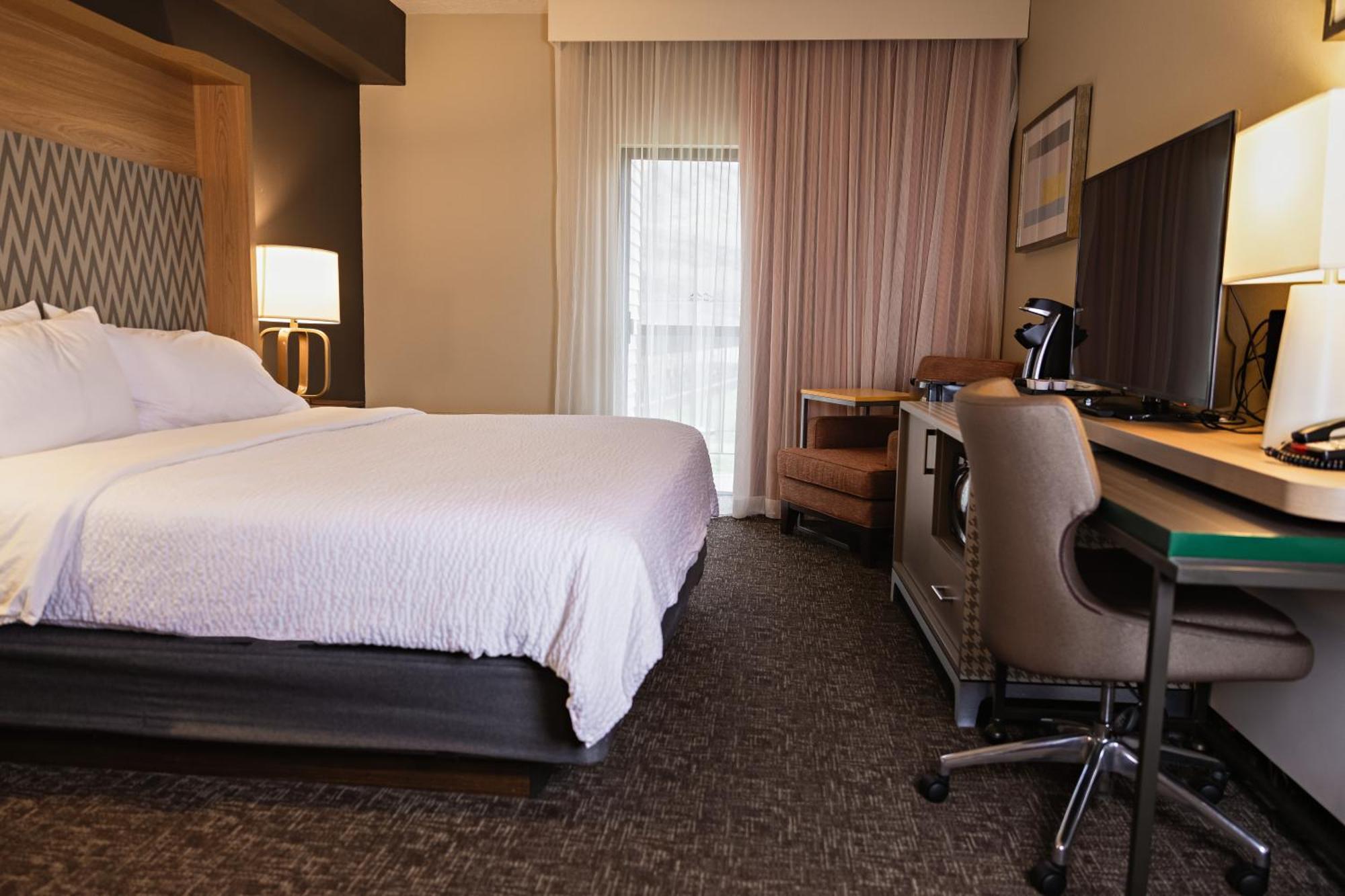 Standard King Room River View