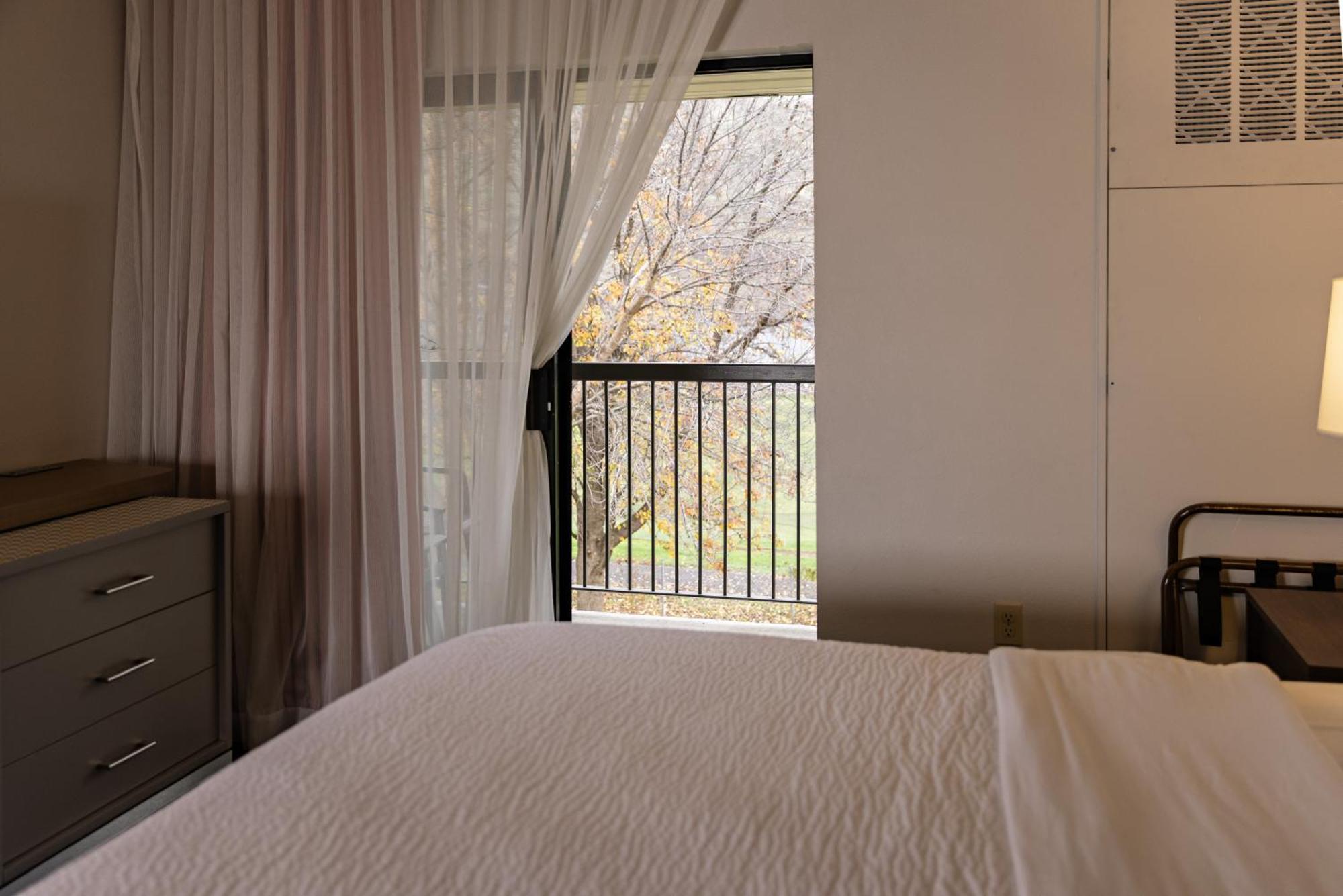 Standard King Room River View