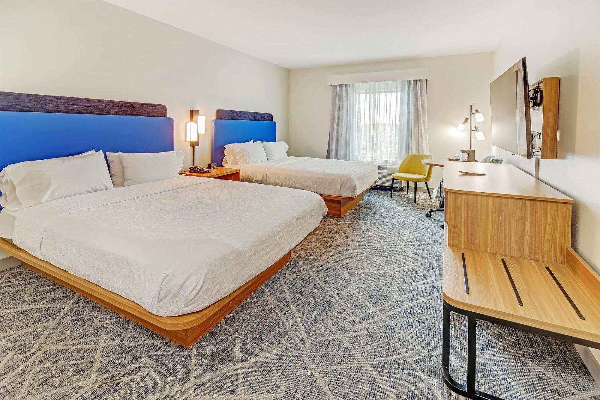 Queen Room Two Queen Beds Hearing Access or Non-Smoking