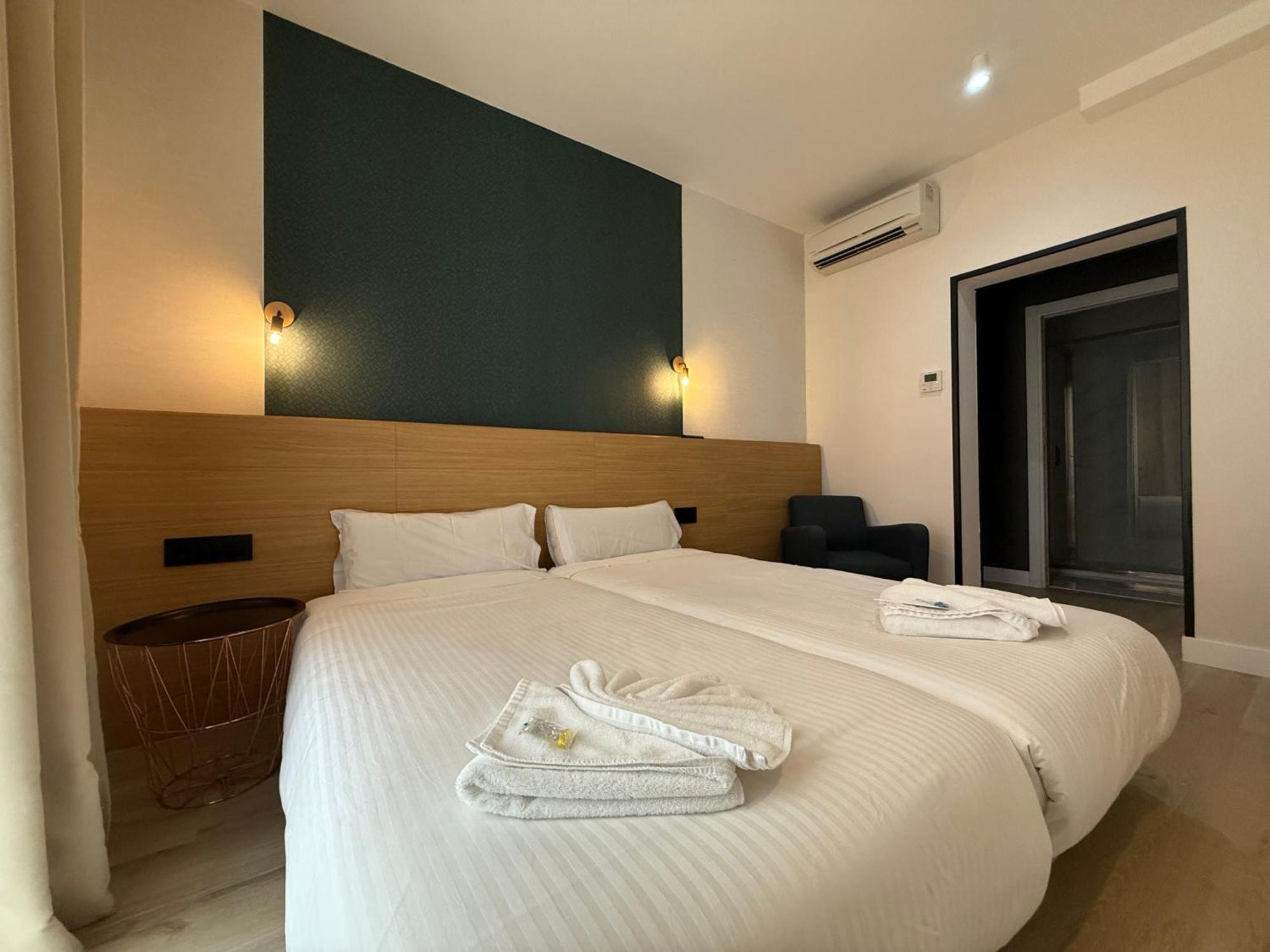 Superior Double Room Private Bathroom