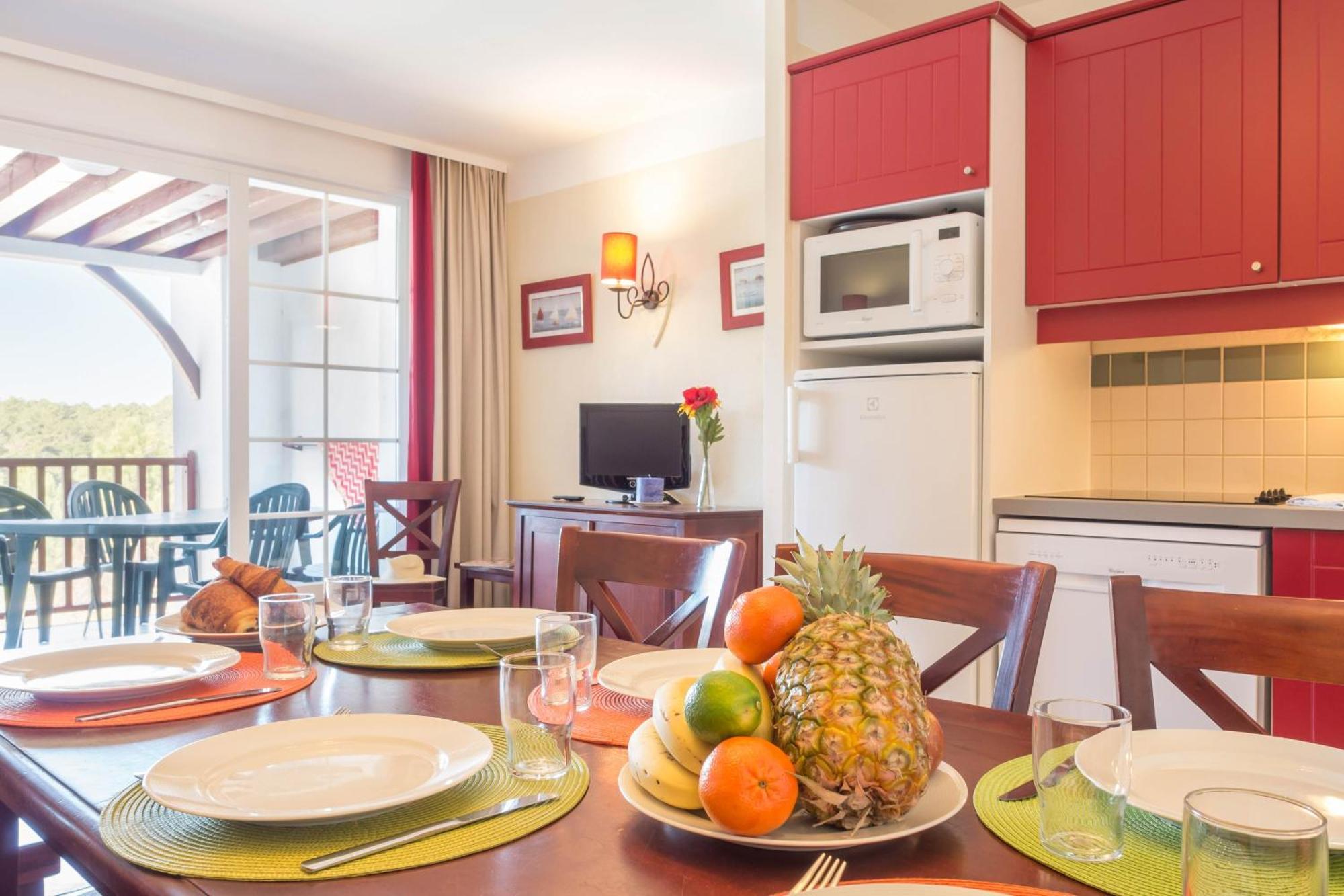 One-Bedroom Apartment Sleeping Alcove Terrace or Balcony