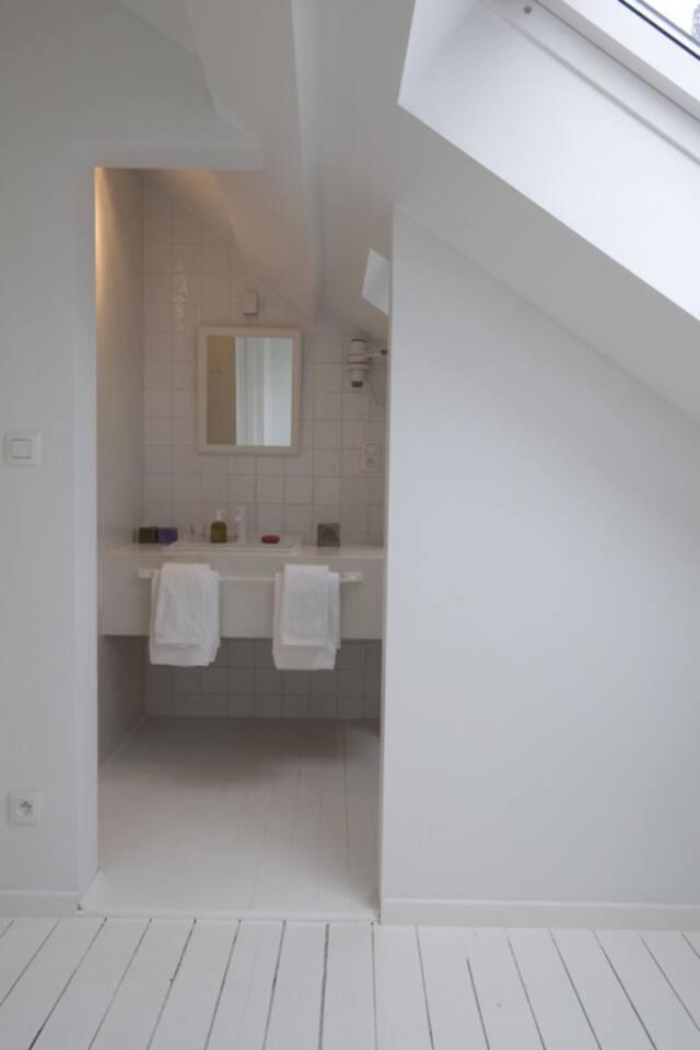 Twin Room Shower