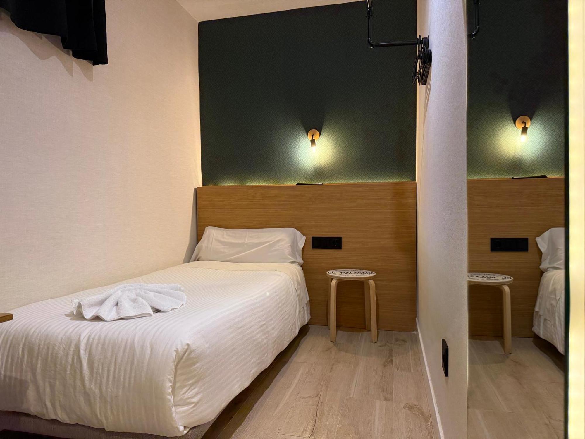 Small Economy Single Room Private Bathroom